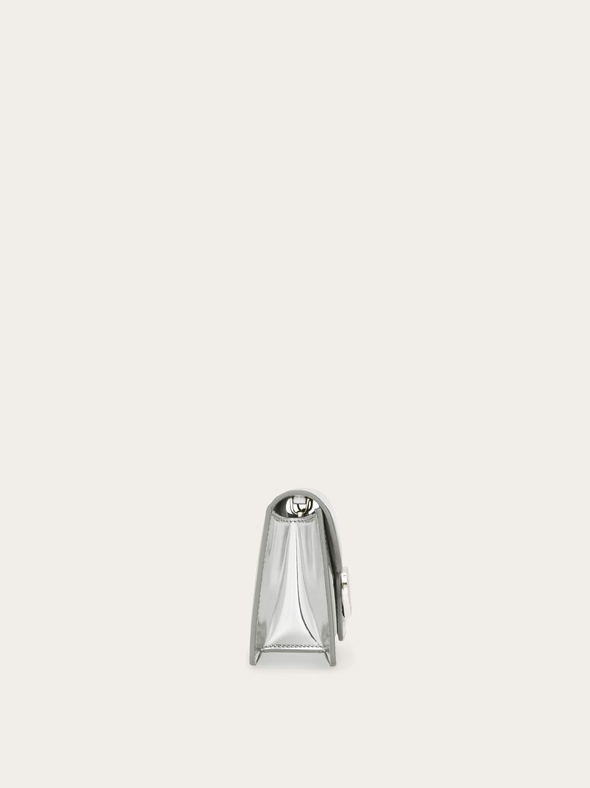  Ferragamo Damen Täschchen Mit Doppel-gancini Kette Silber 
