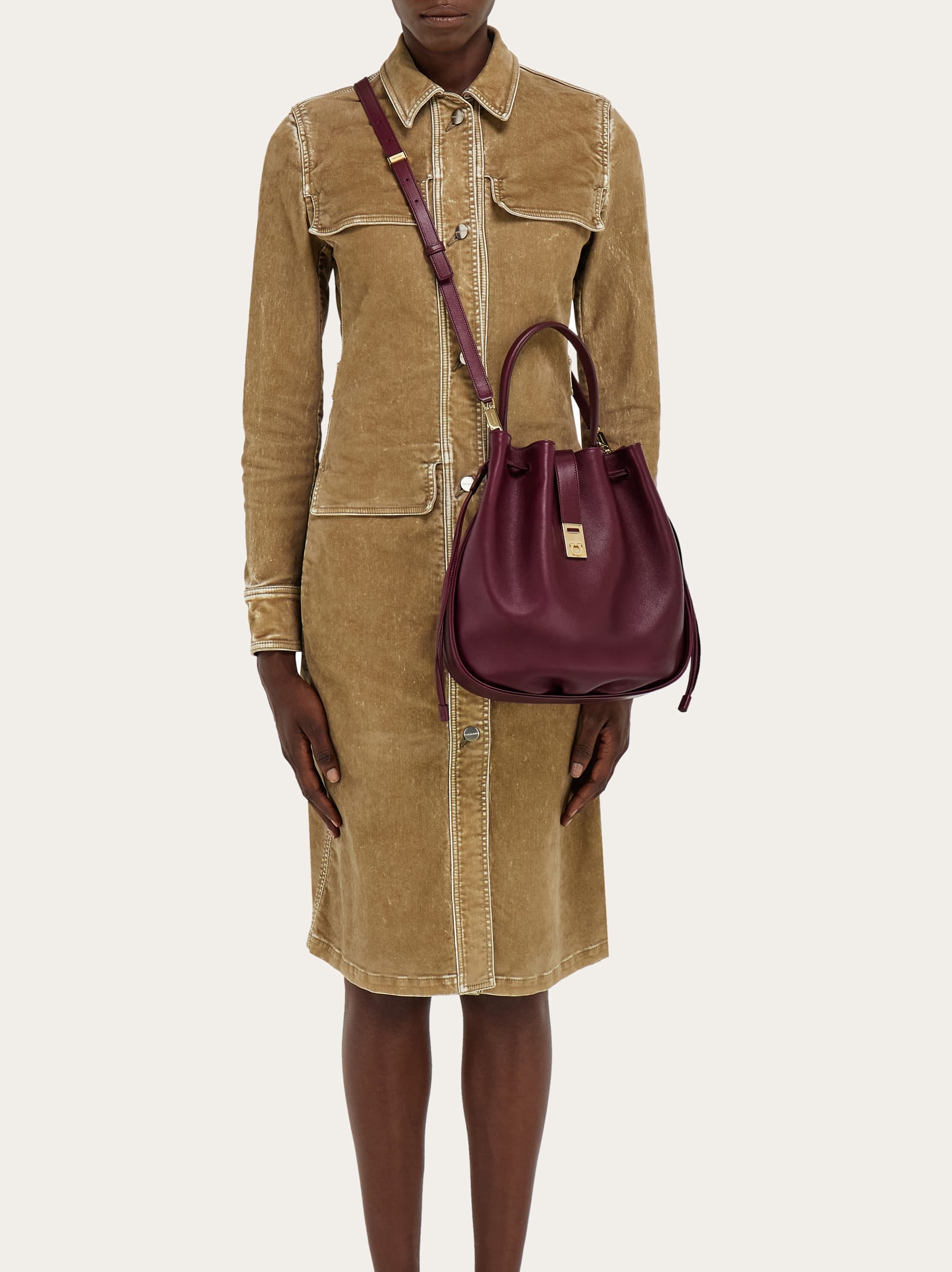  Ferragamo Damen Beuteltasche Mit Hug-schnalle Violett 