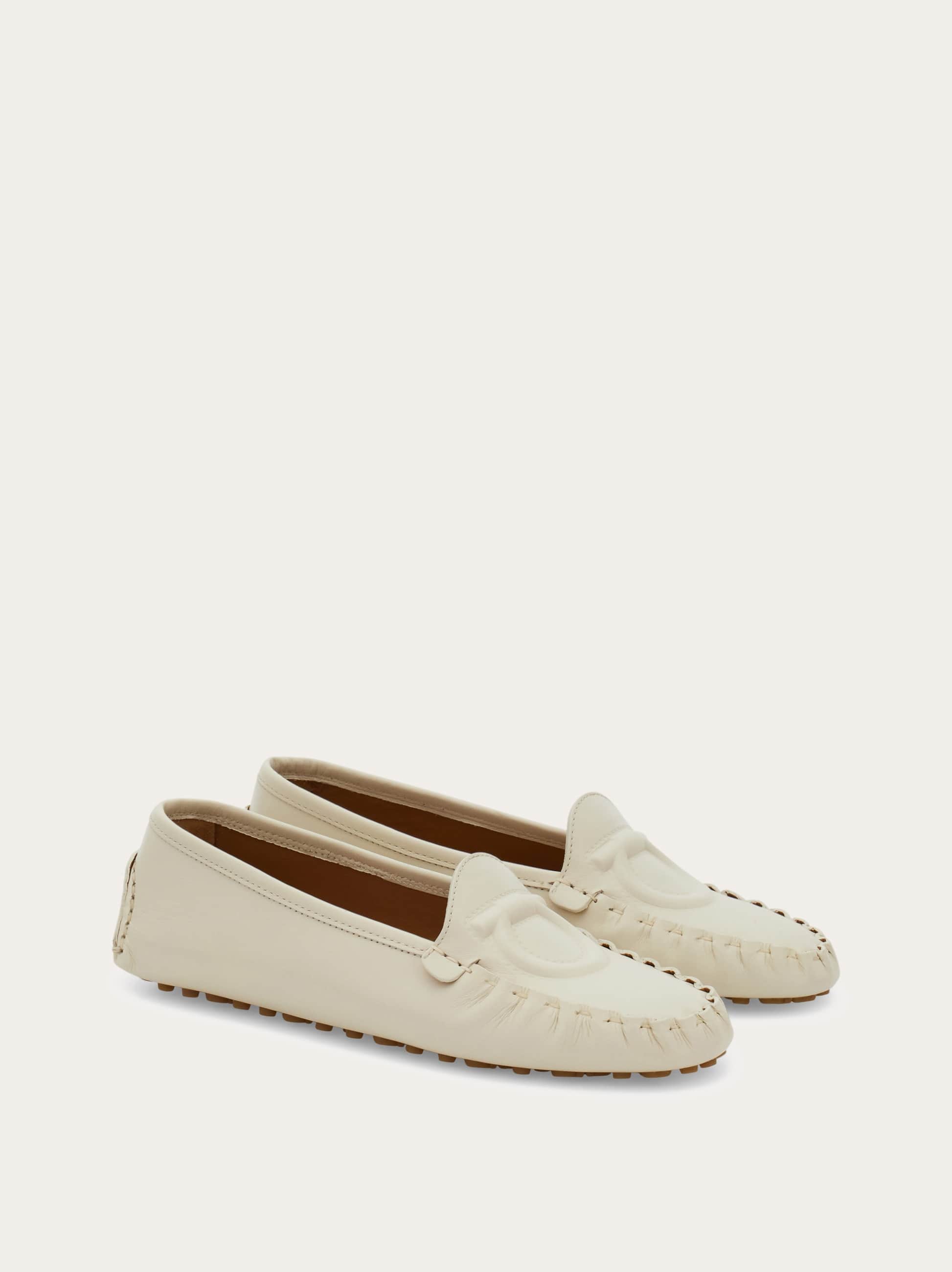  Ferragamo Damen Driver-mokassin Mit Gancini Weiß Größe 35.5 