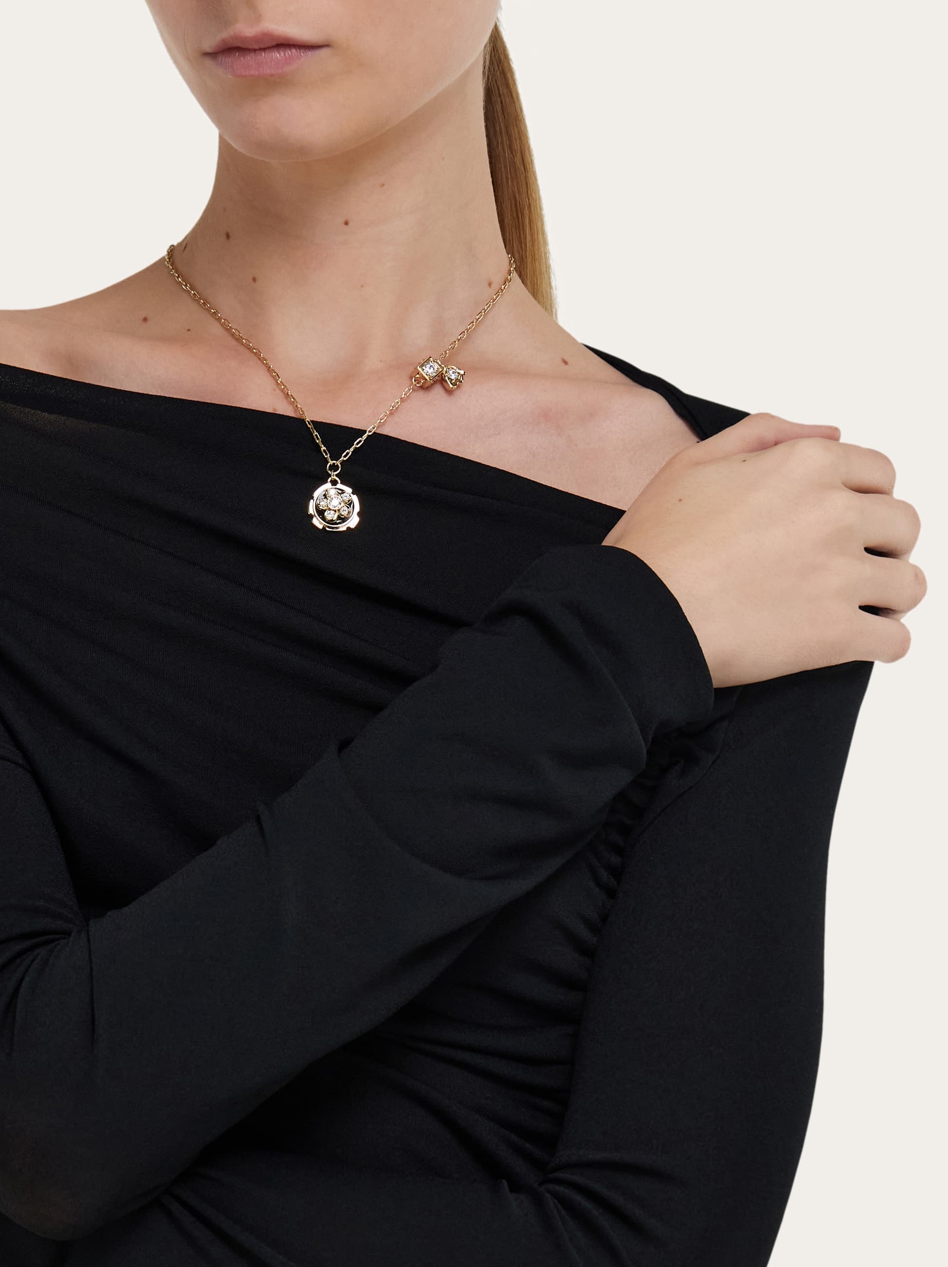  Ferragamo Damen Halskette Mit Blumen-anhänger Gold 
