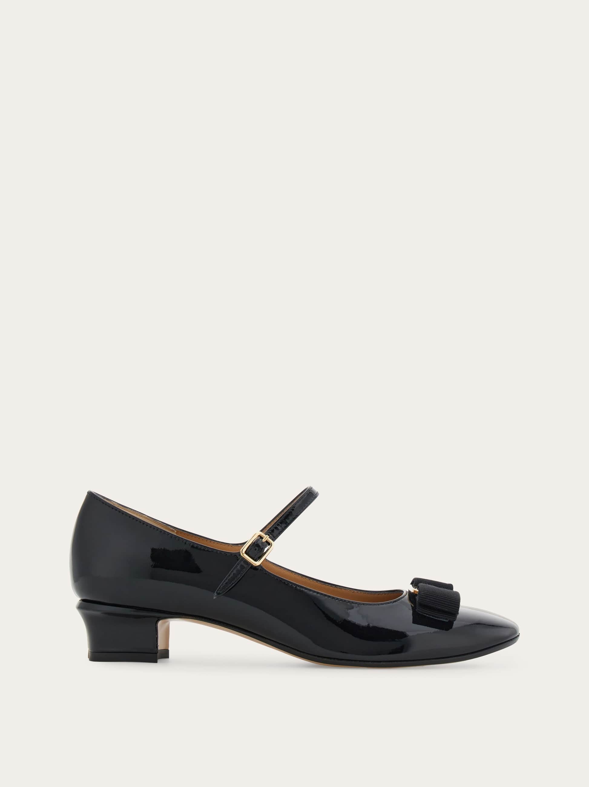 Ferragamo Mary Jane With Vara Bow In Black