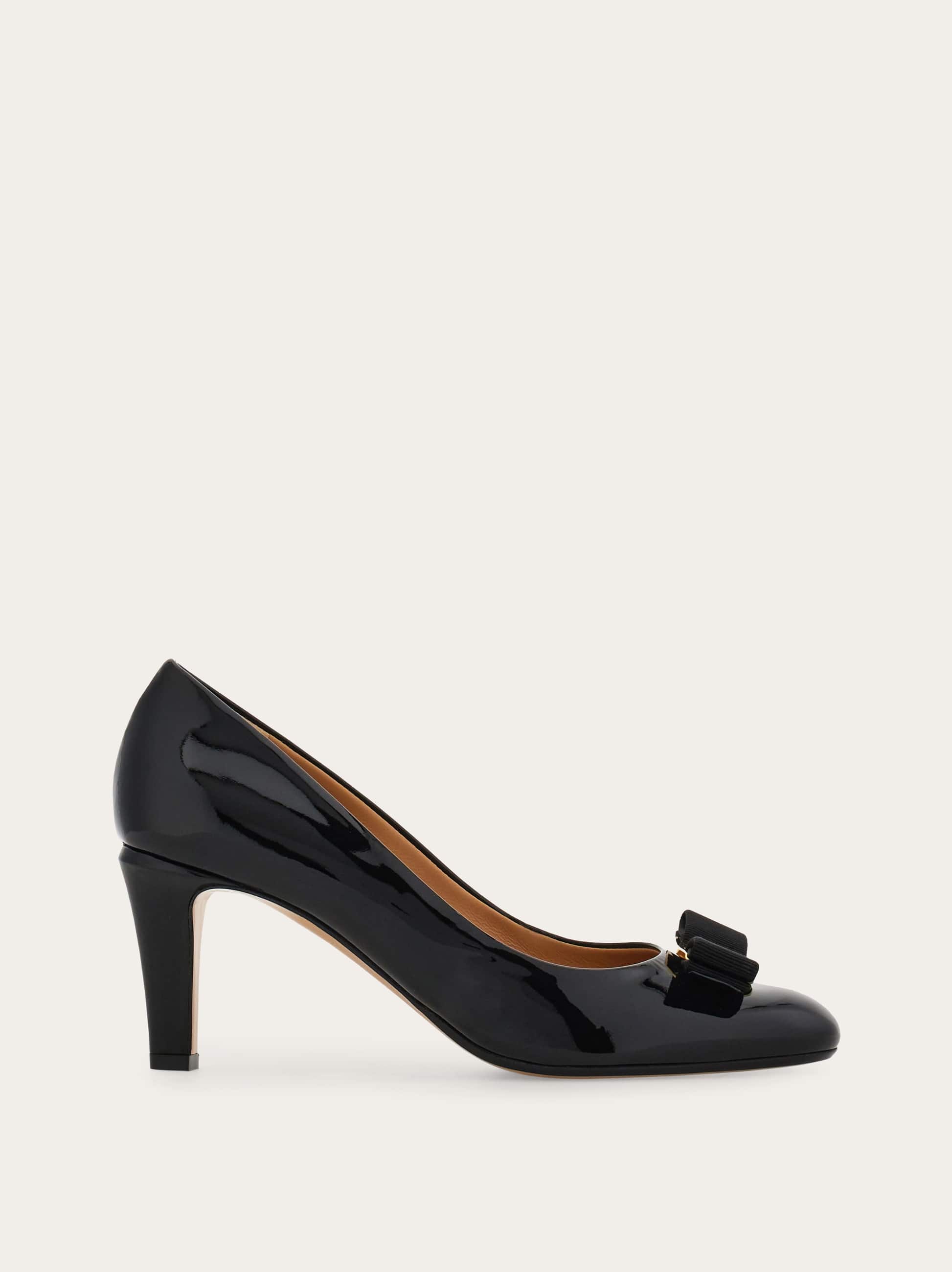 Ferragamo Vara Bow Pump Shoecarla In Black