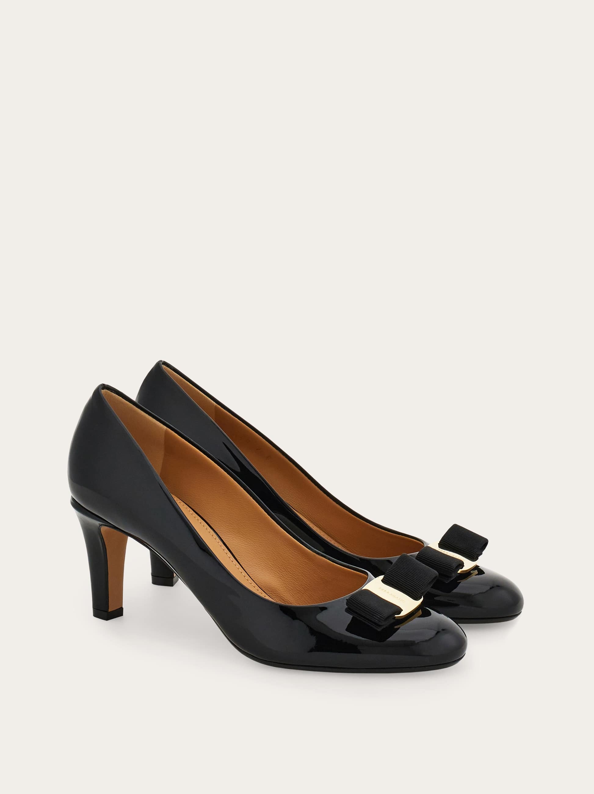 Ferragamo Vara Bow Pump Shoecarla In Black