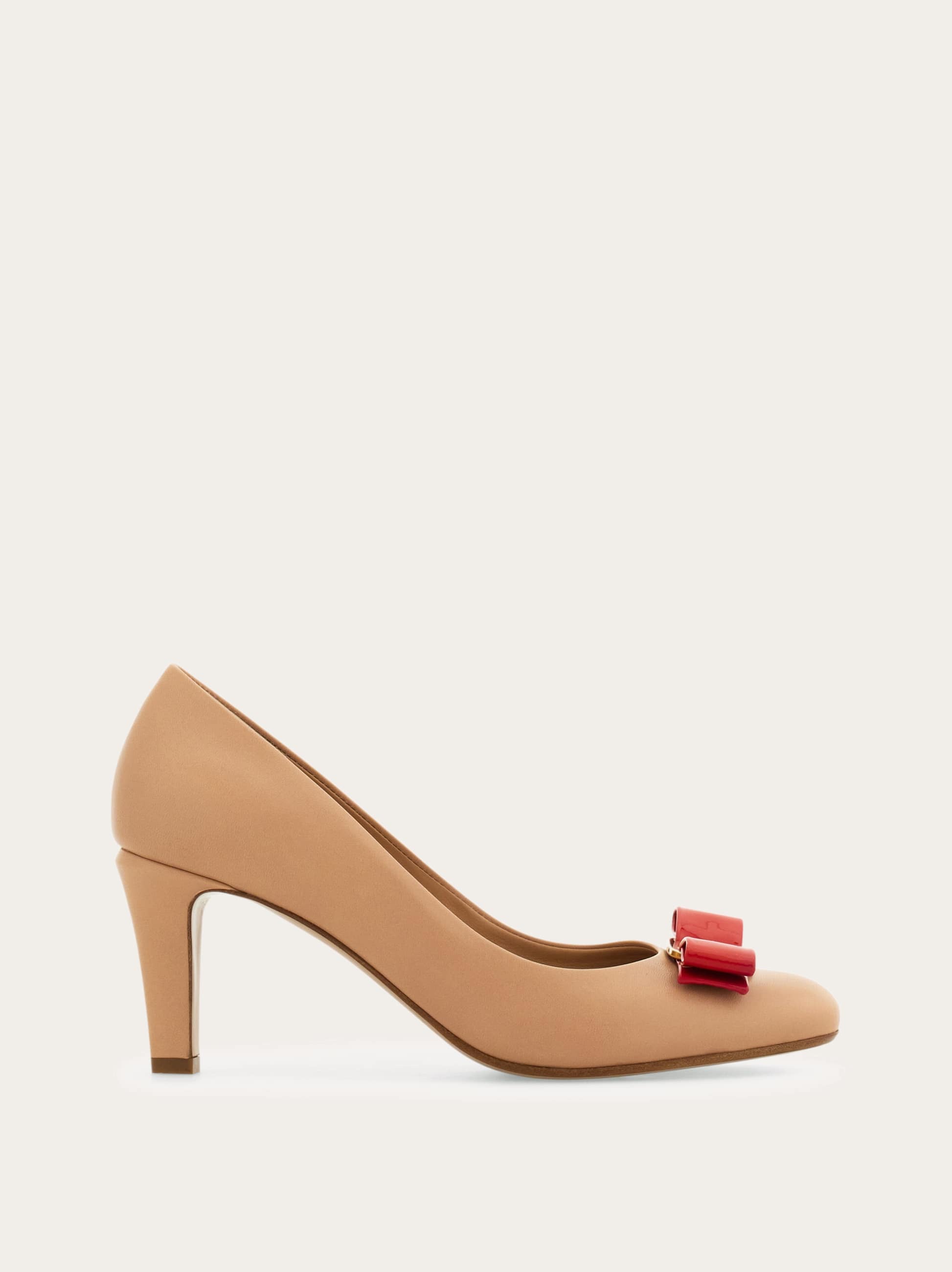 Ferragamo Vara Bow Pump Shoe In Neutral