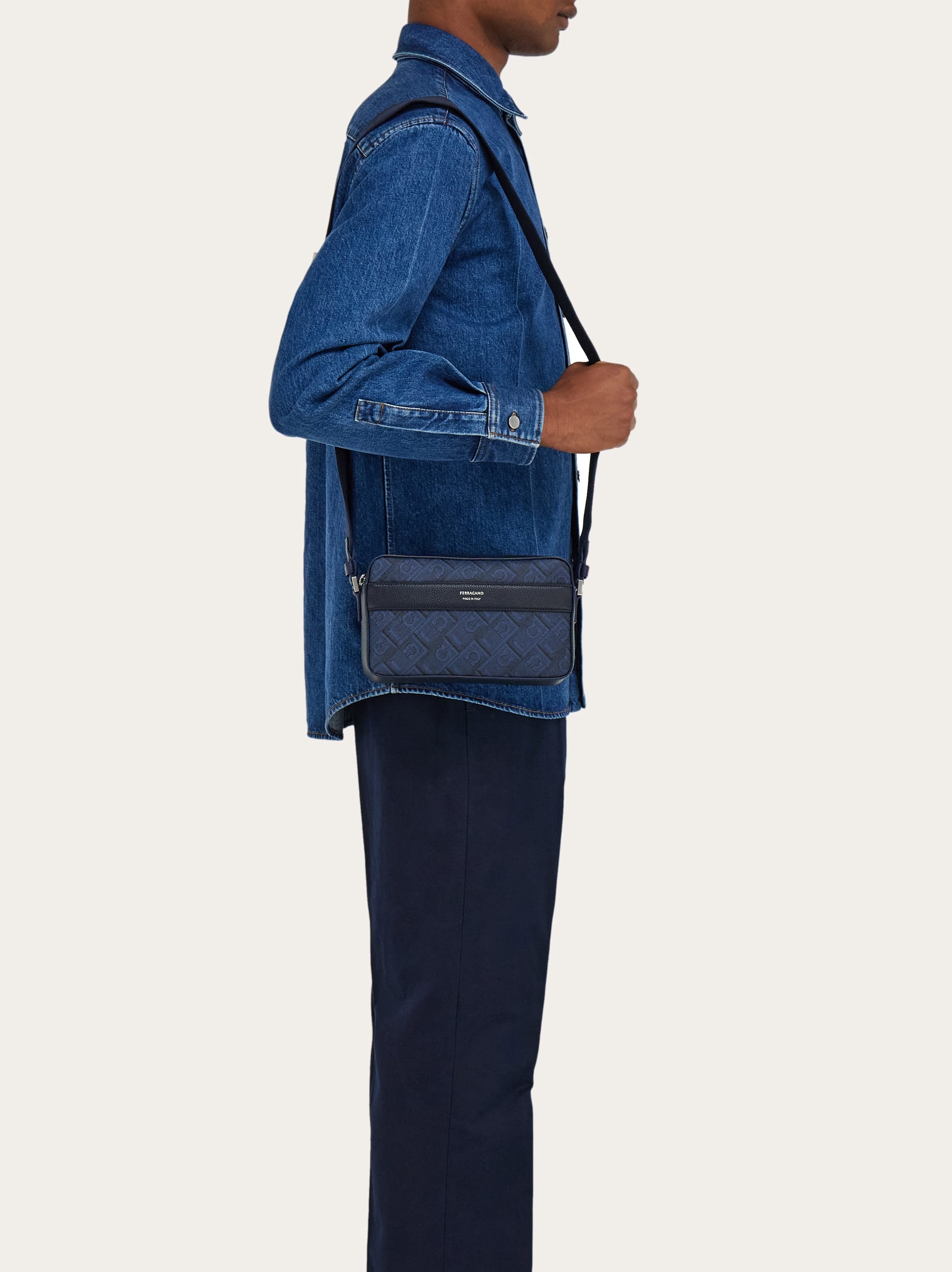  Ferragamo Herren Ferragamo Monogram Umhängetasche Blau 