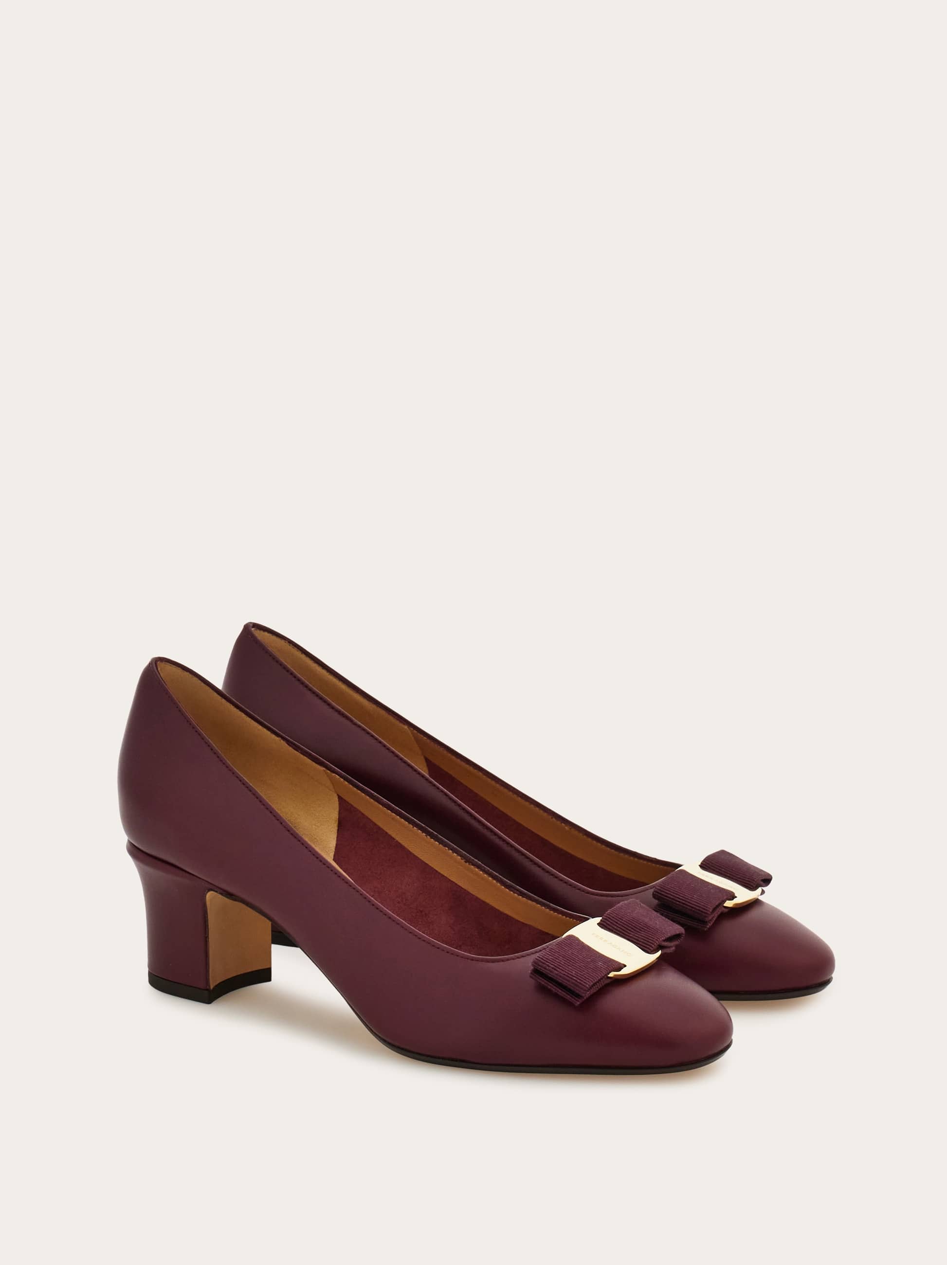 Ferragamo Vara Bow Block Heel Pump In Burgundy