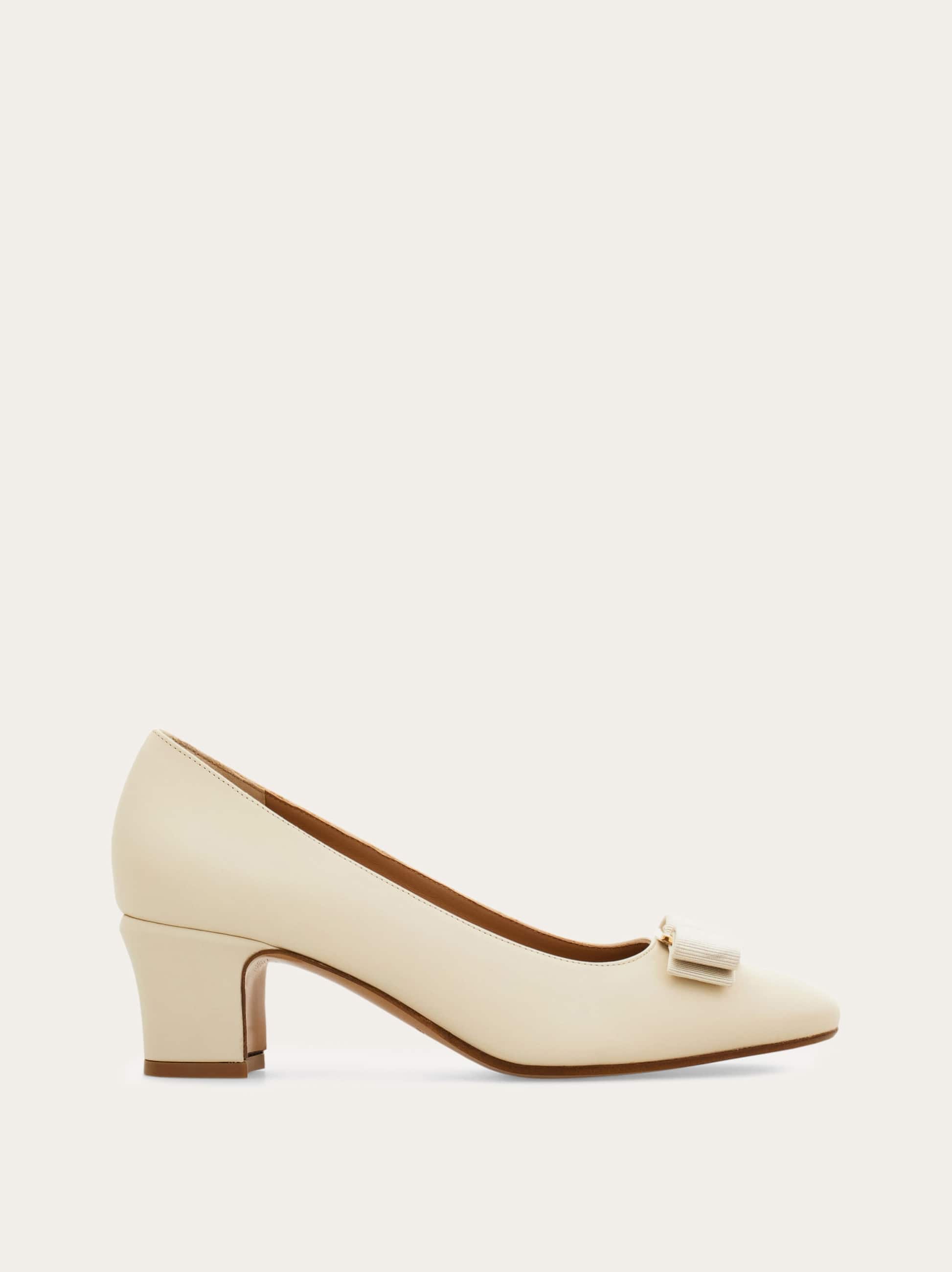 Ferragamo Vara Bow Block Heel Pump In Neutral