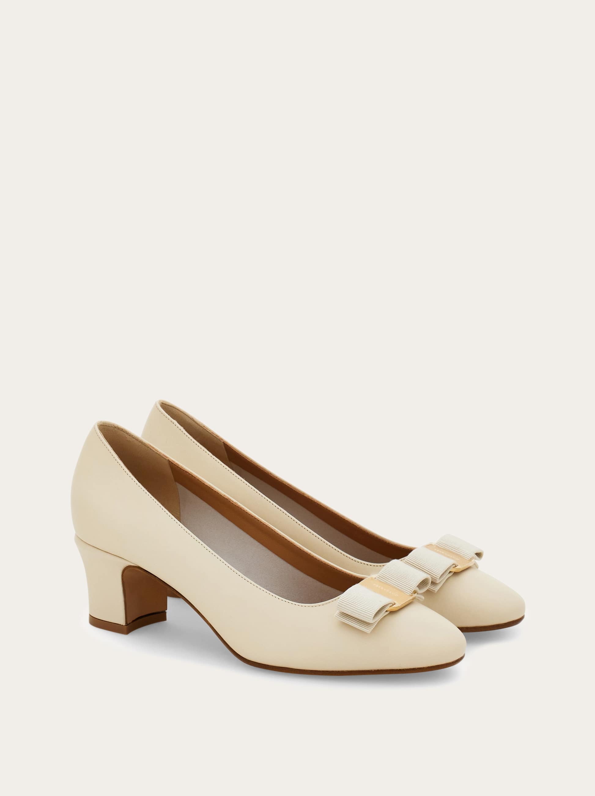 Ferragamo Vara Bow Block Heel Pump In Neutral