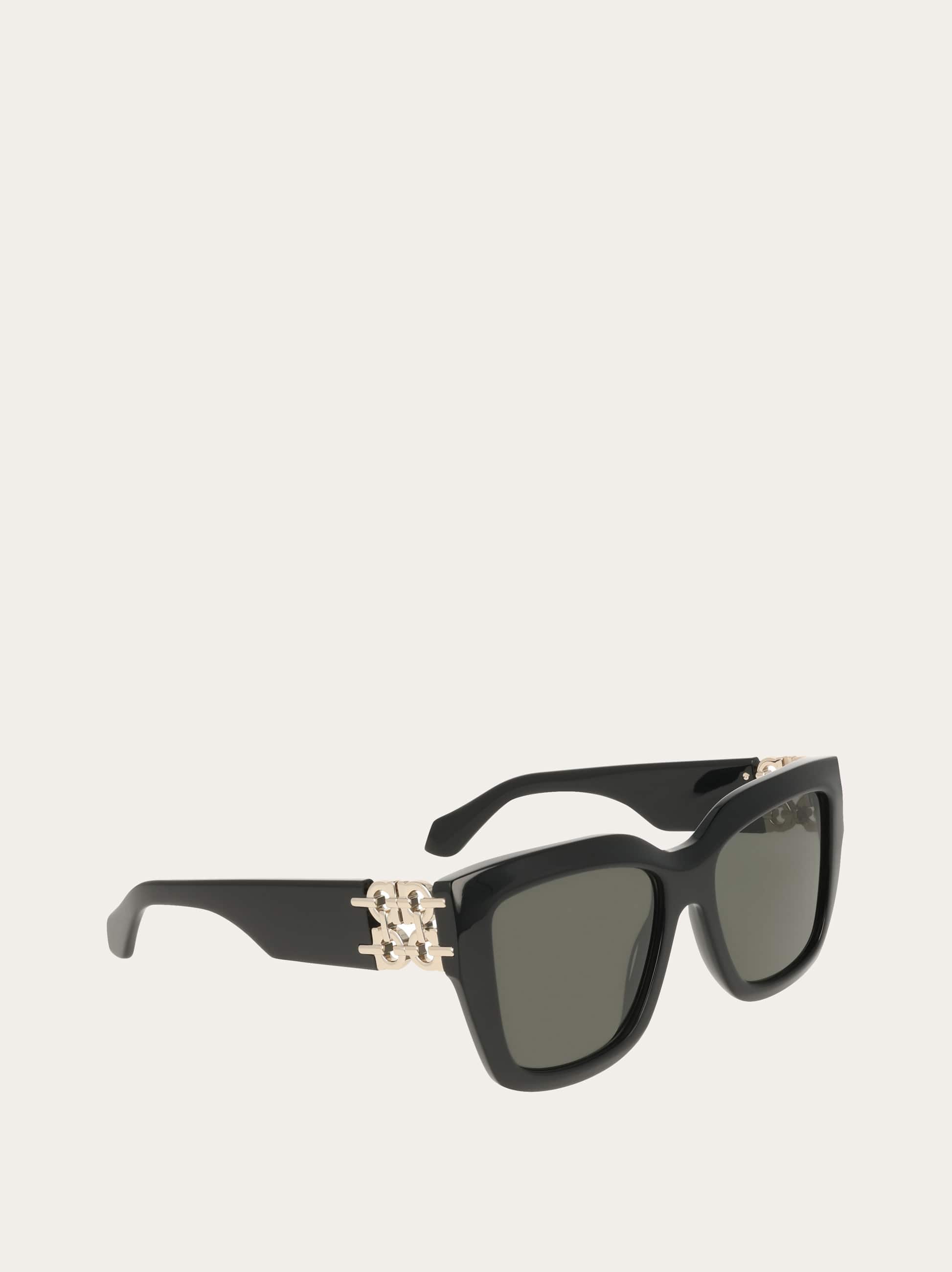 Ferragamo Sunglasses In Black