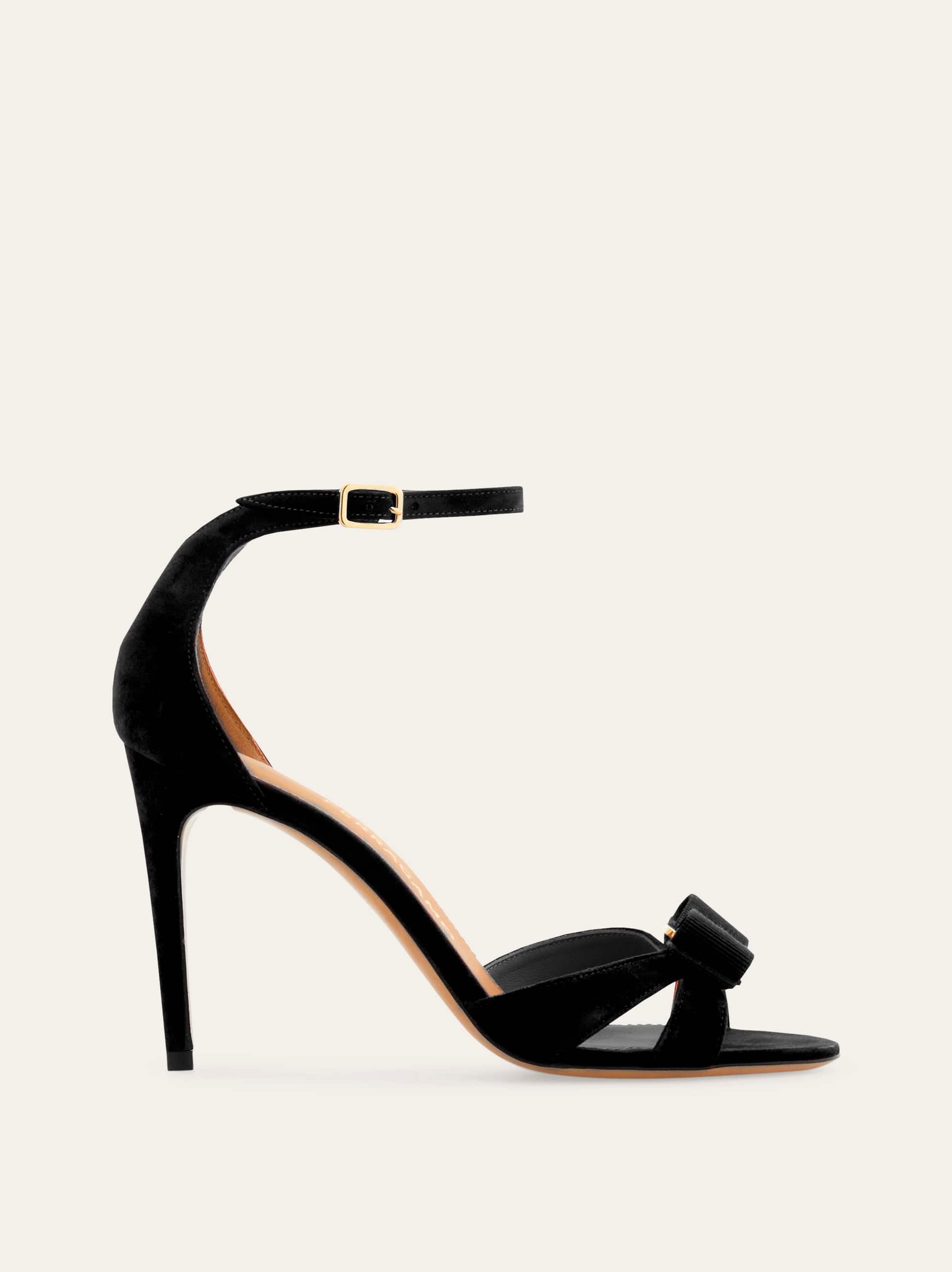 Ferragamo Roxy 90 Vara Bow Suede Sandals In Black