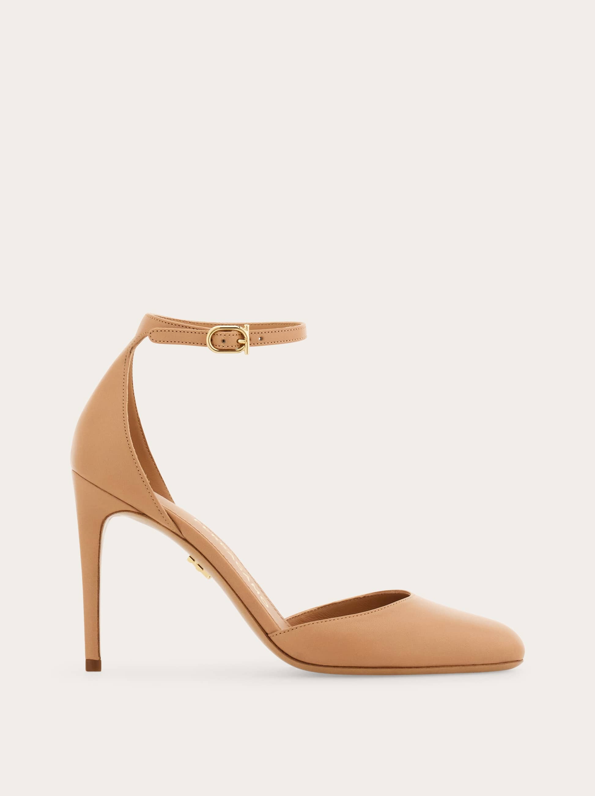 Ferragamo Women Stiletto pump Beige Size 5