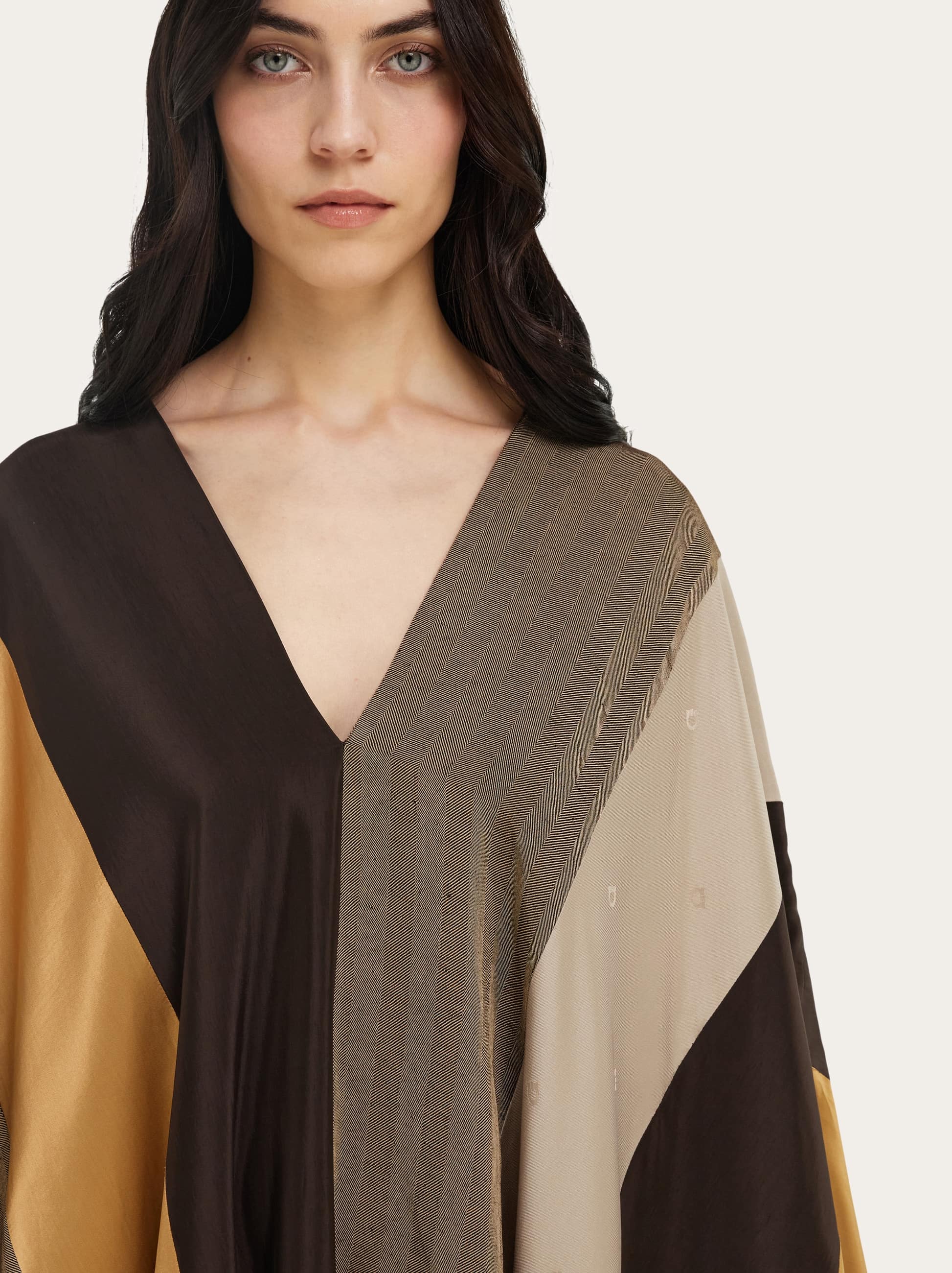 Ferragamo Poncho Patchwork Brun In Brown