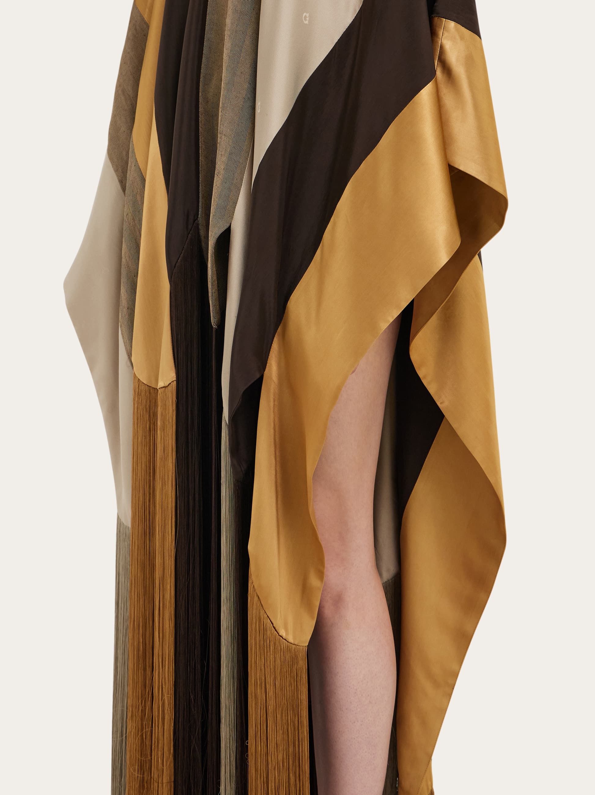 Ferragamo Poncho Patchwork Brun In Brown