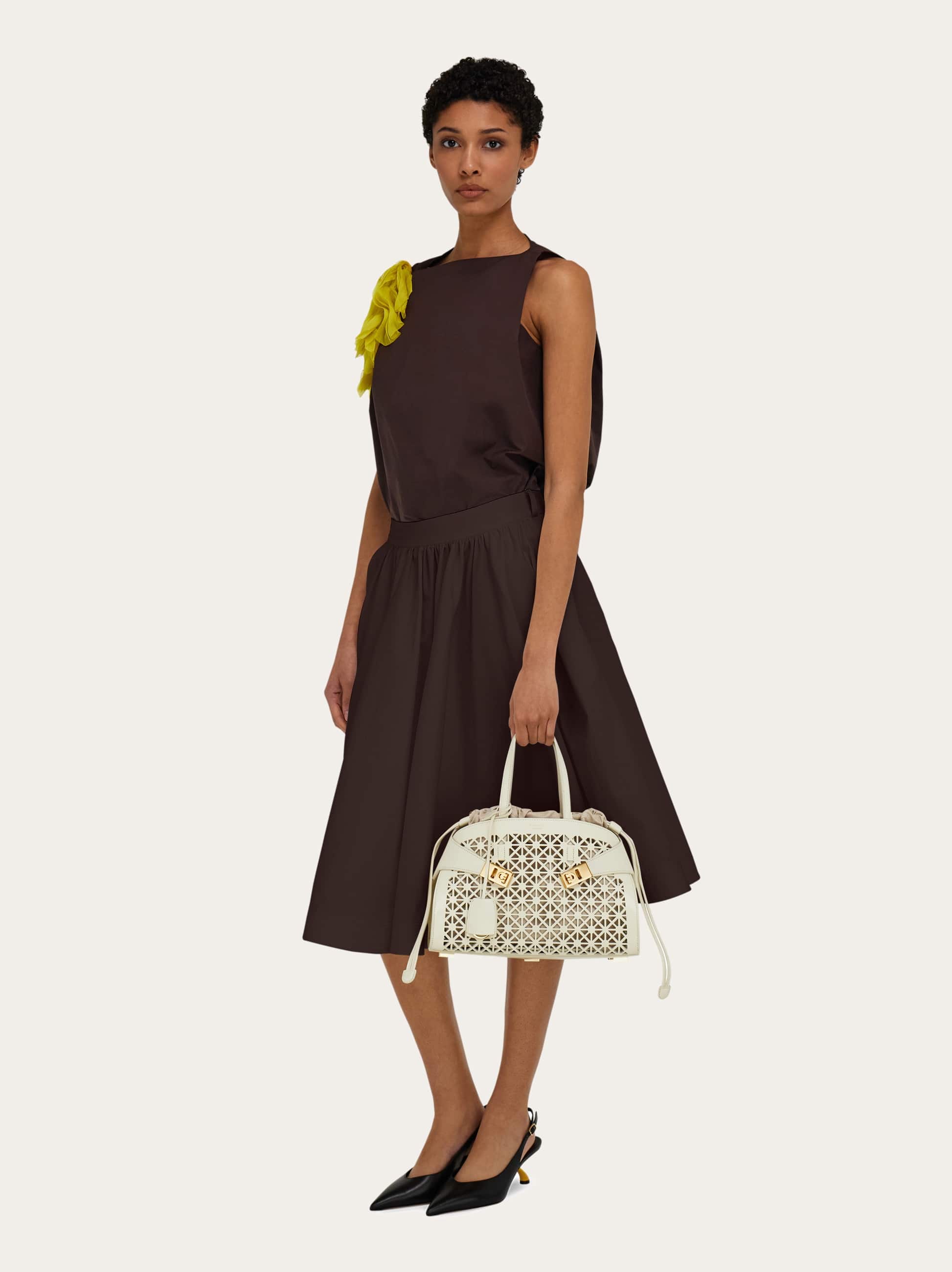  Ferragamo Damen Hug Handtasche (m) Weiß 