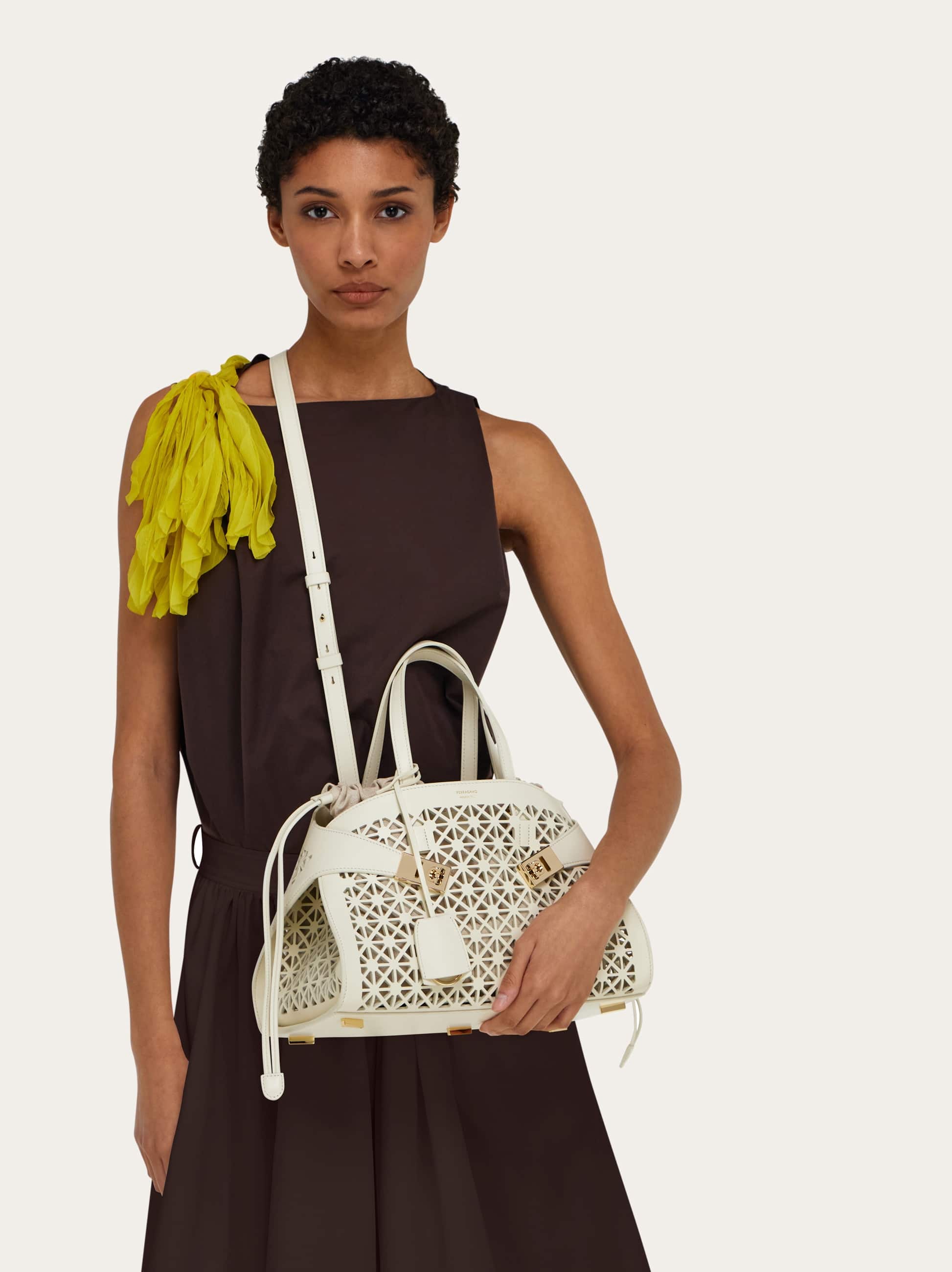  Ferragamo Damen Hug Handtasche (m) Weiß 