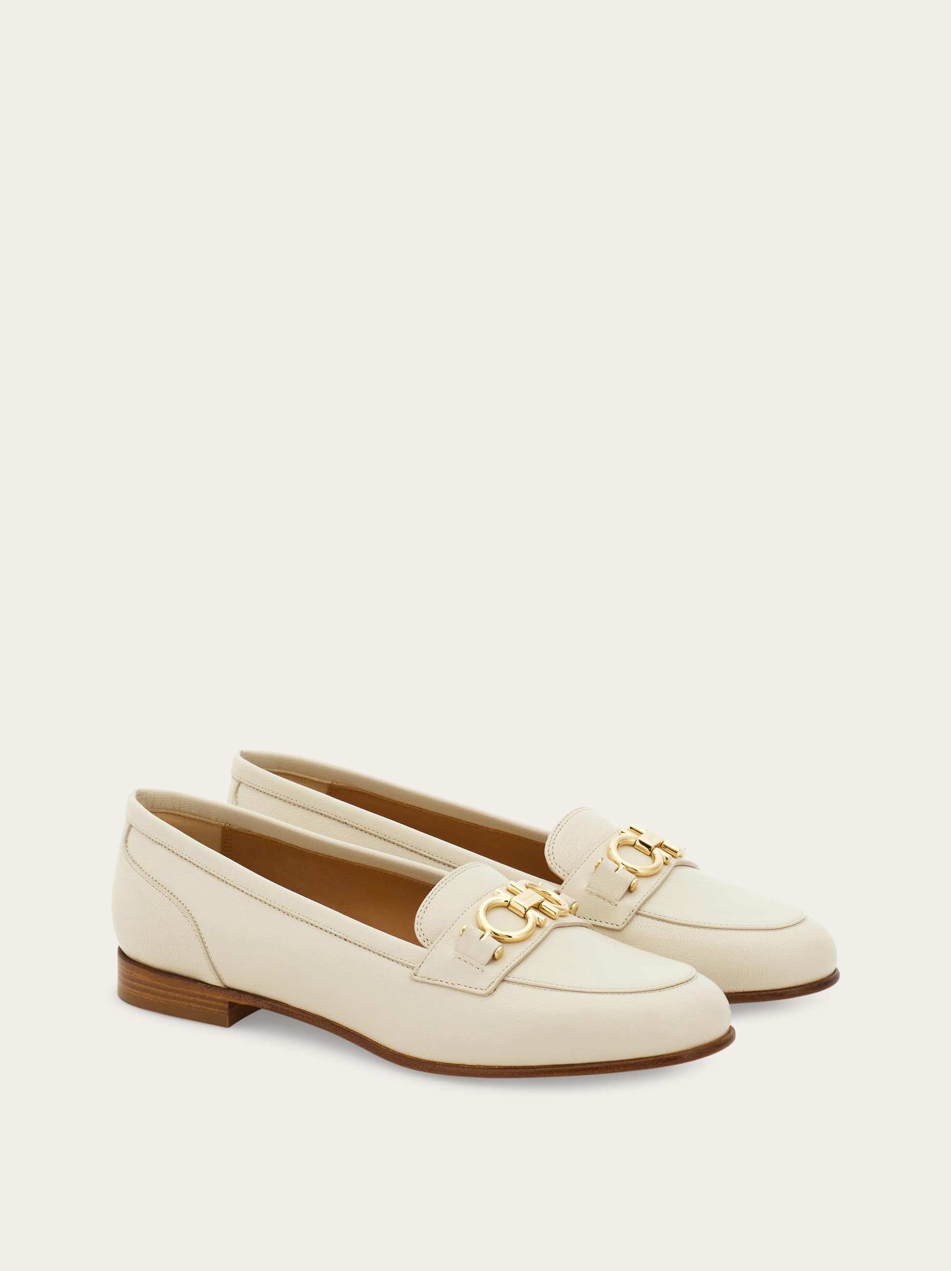  Ferragamo Damen Loafer Mit Gancini-ornament Weiß Größe 36 