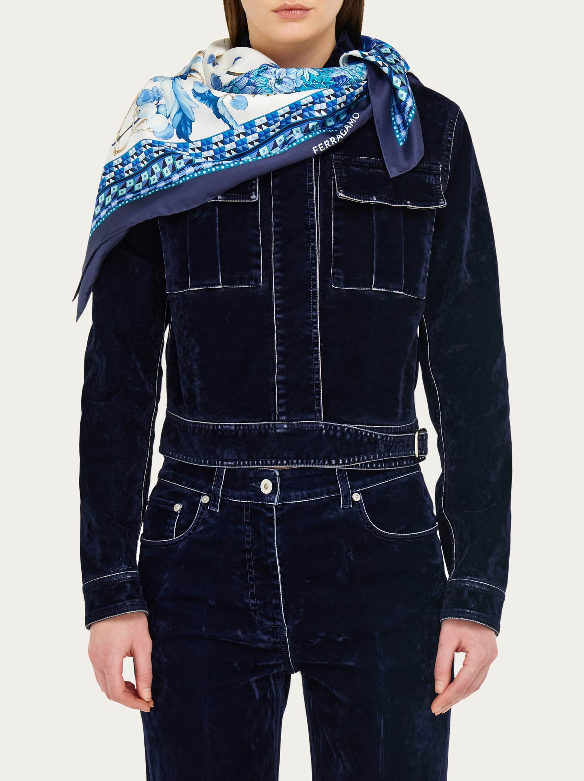  Ferragamo Damen Seidenhalstuch Mit Tiere-print Blau 