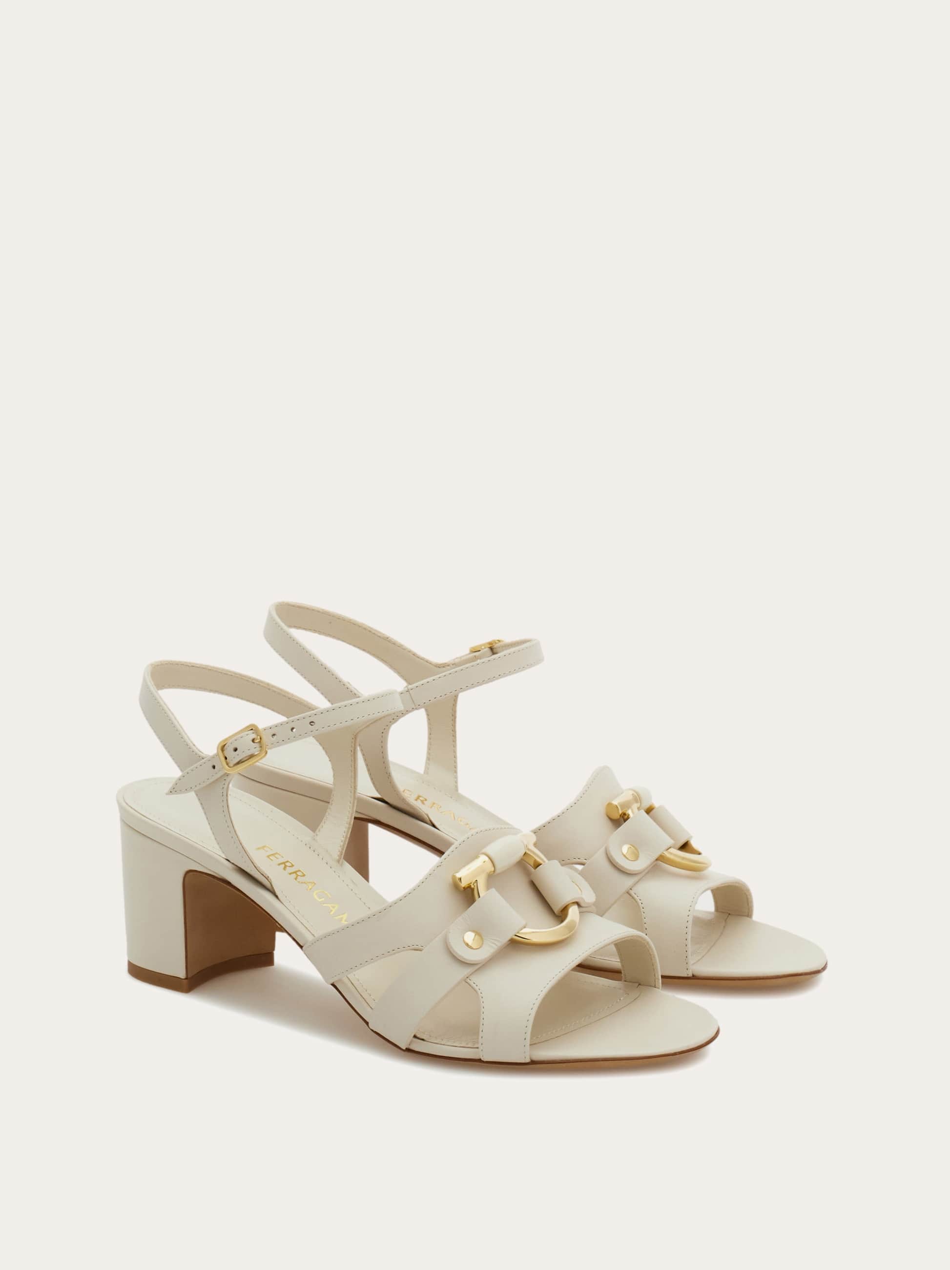  Ferragamo Damen Sandale Mit Gancini-ornament Weiß Größe 35.5 