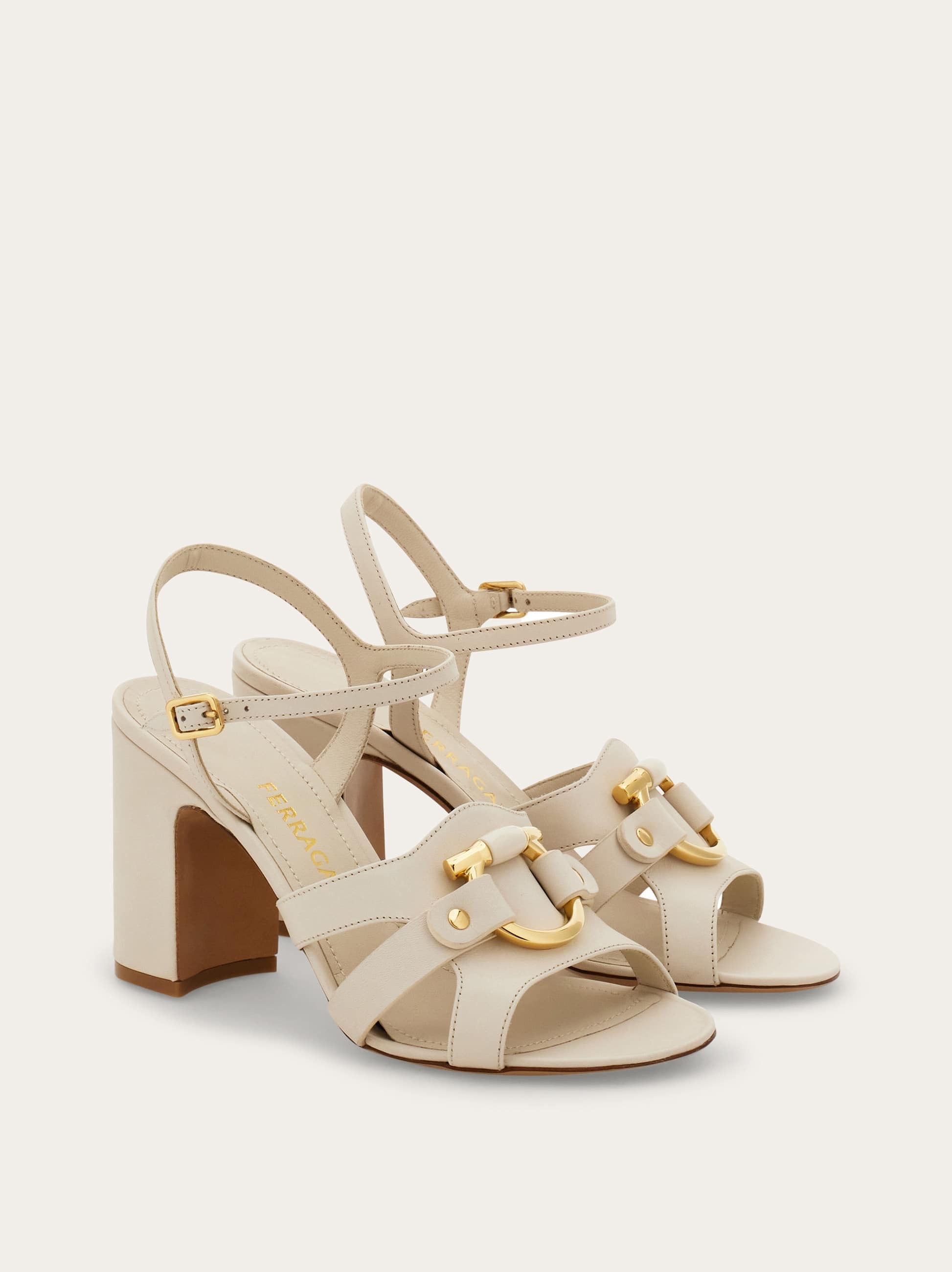  Ferragamo Damen Sandale Mit Gancini-ornament Weiß Größe 35.5 
