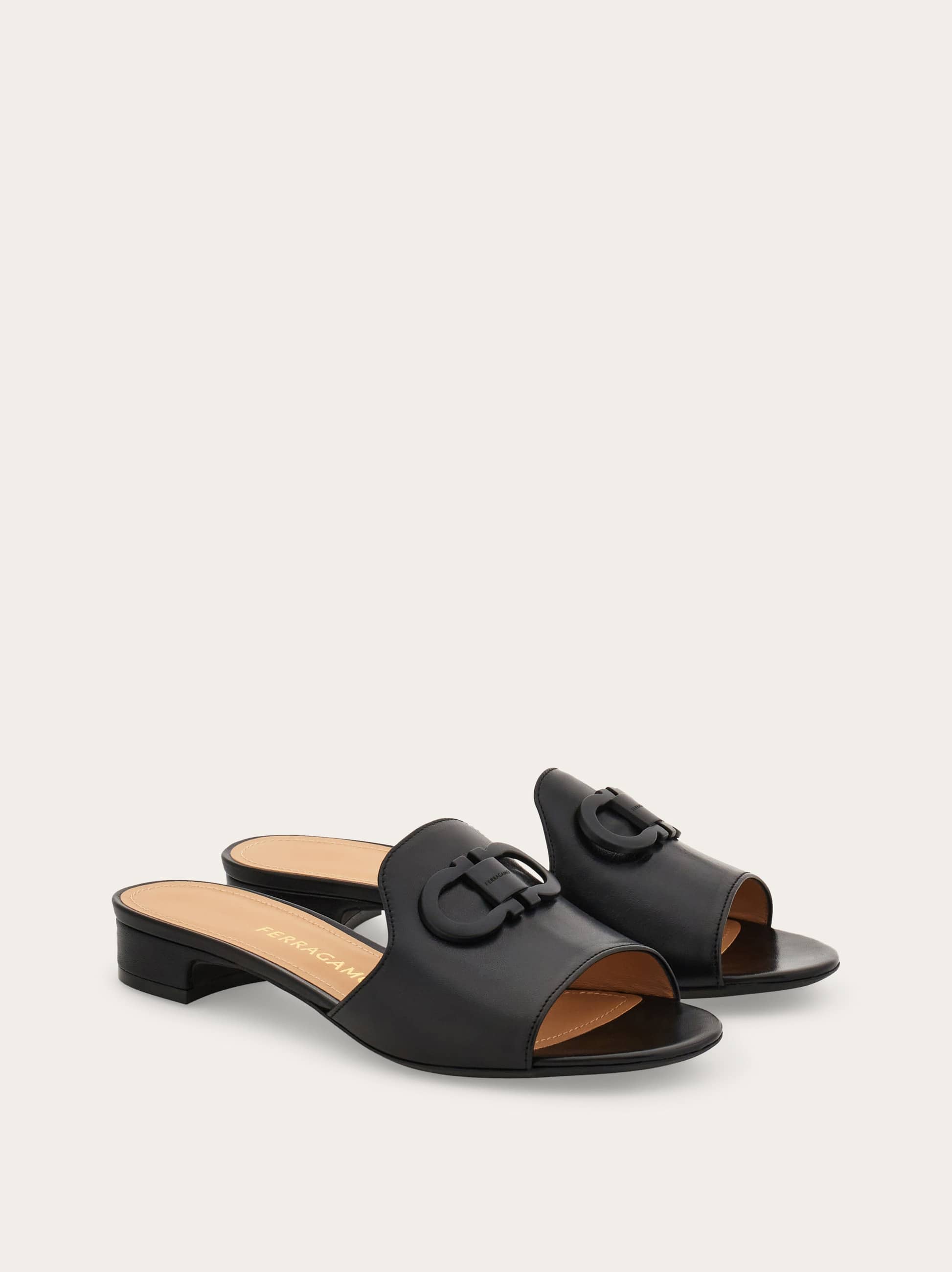  Ferragamo Damen Gancini Slide Schwarz Größe 35.5 