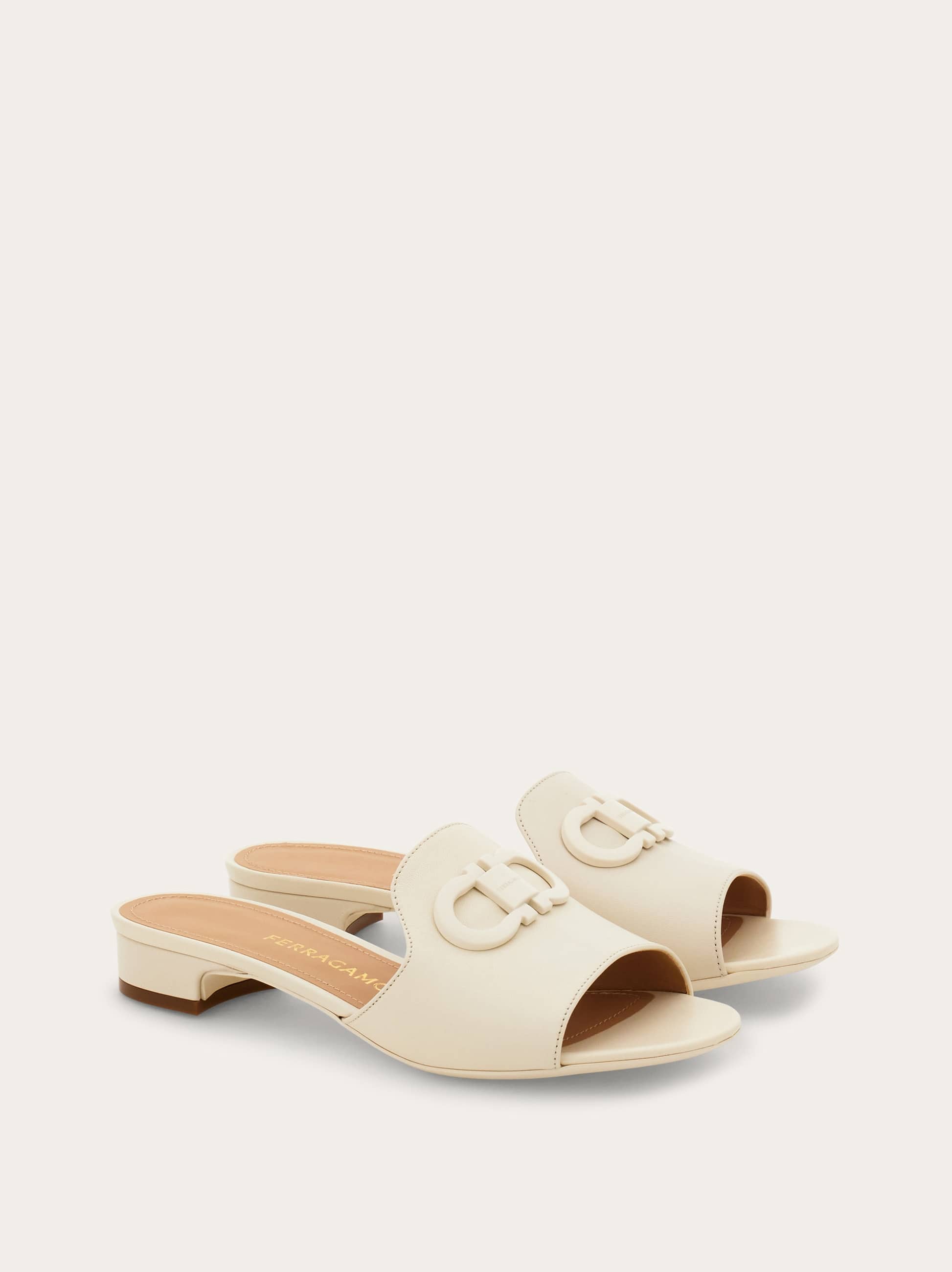 Ferragamo Slide Gancini Blanc Taille 40 In White