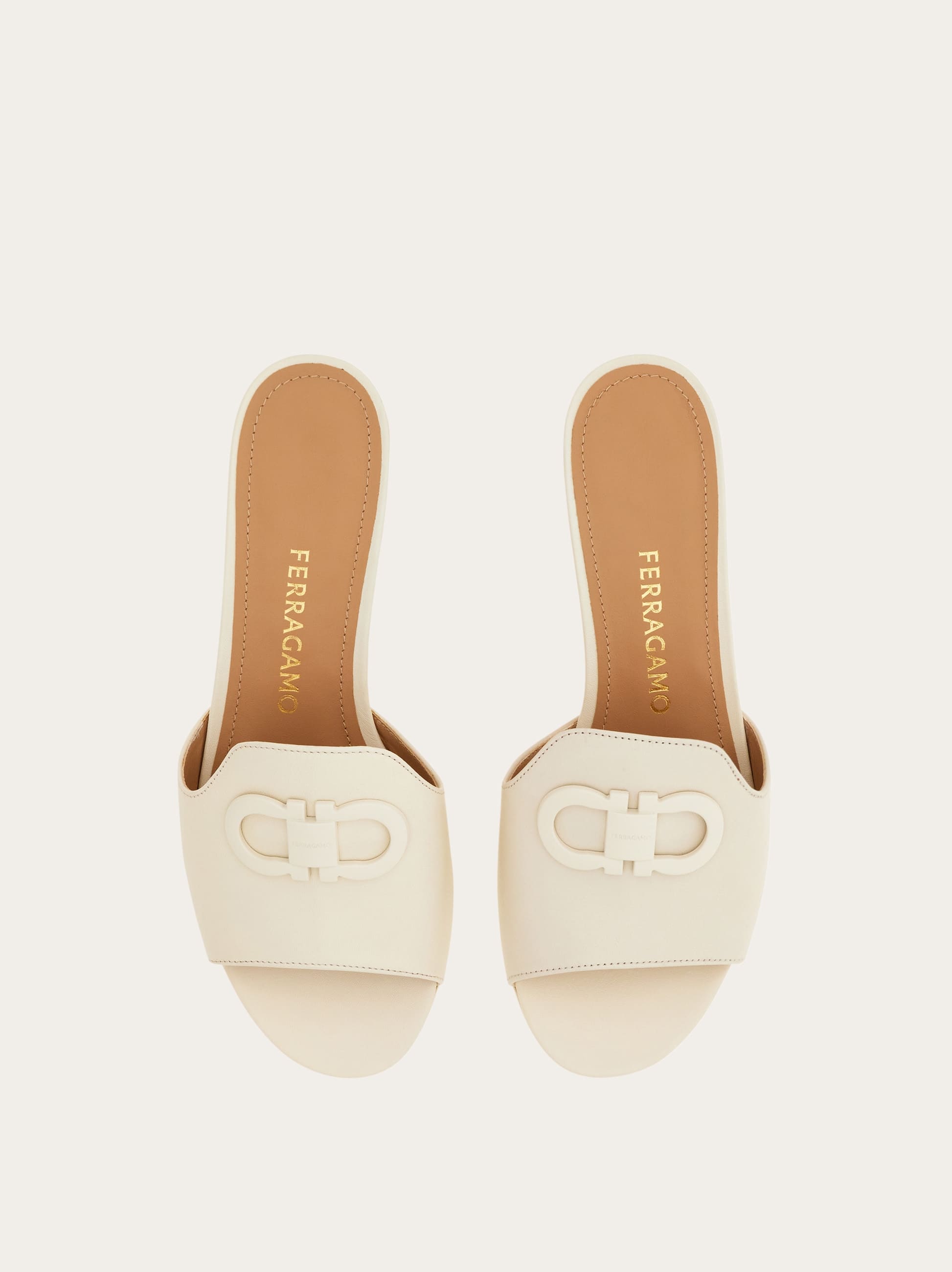 Ferragamo Slide Gancini Blanc Taille 40 In White
