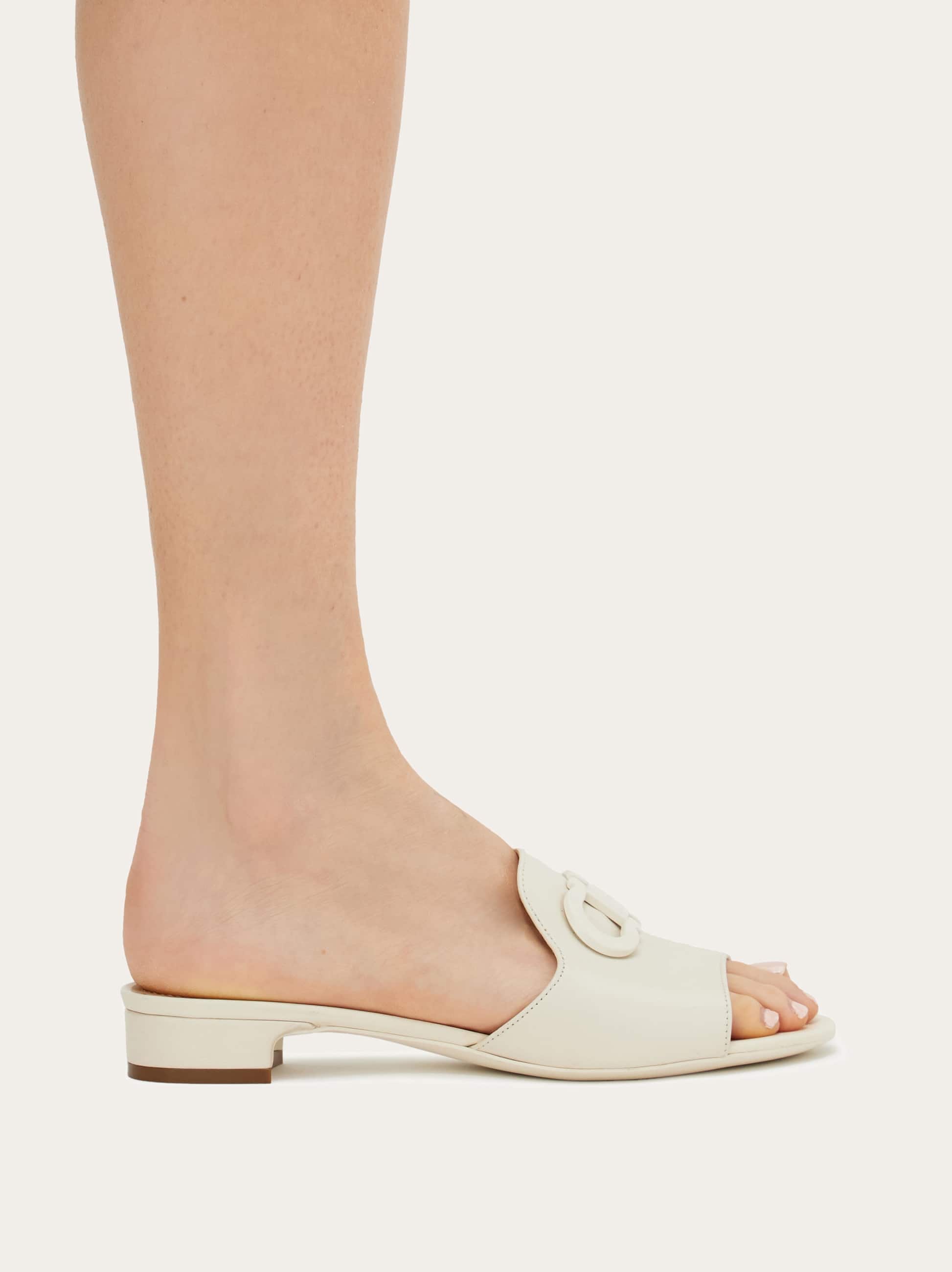 Ferragamo Slide Gancini Blanc Taille 40 In White