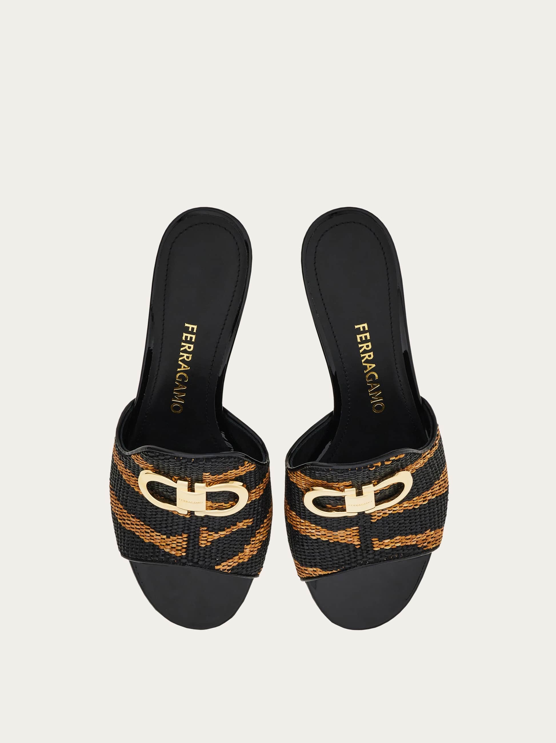  Ferragamo Damen Slide Mit Gancini-ornament, Mittelhoher Absatz Braun Größe 35.5 