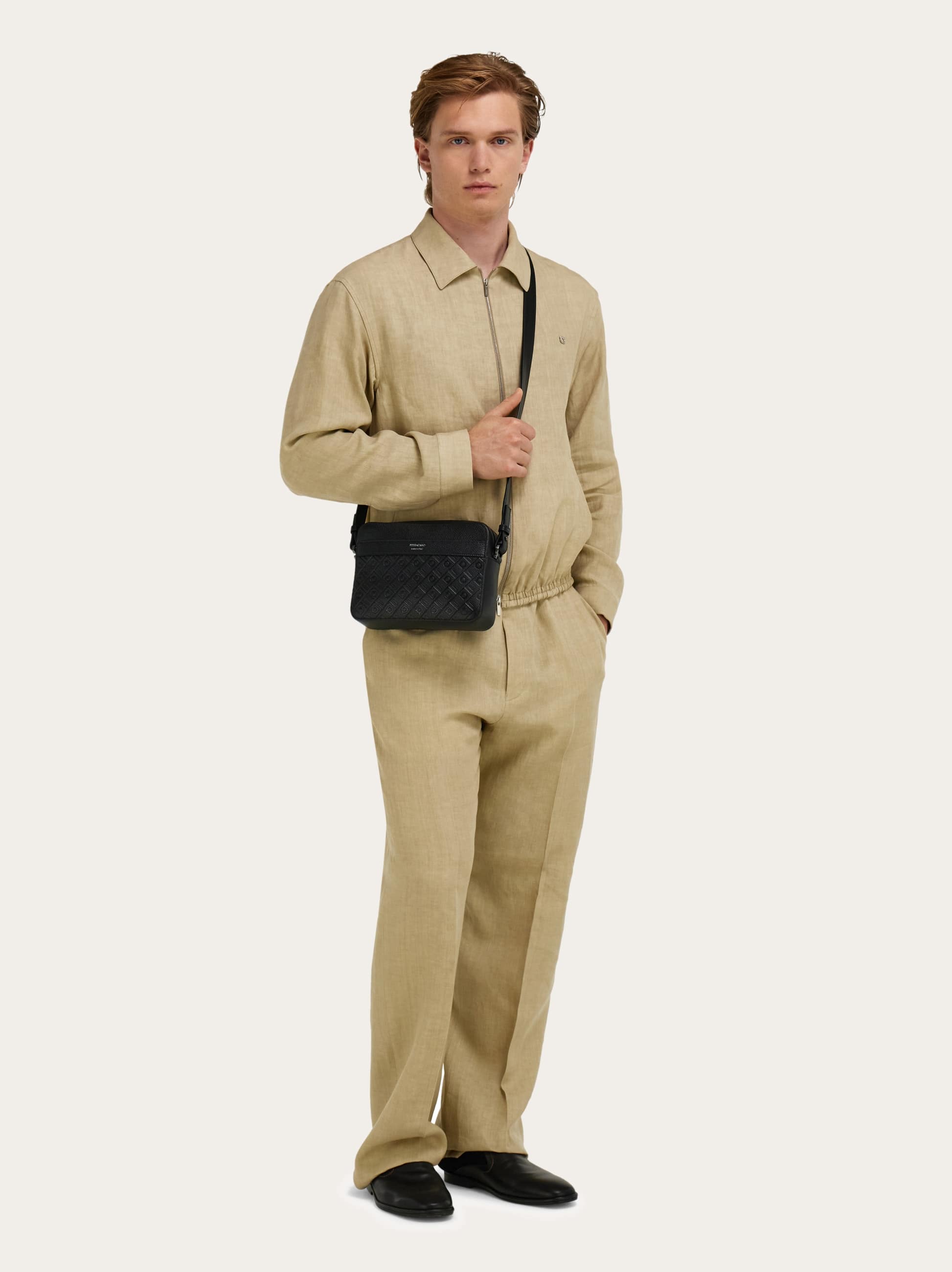  Ferragamo Herren Ferragamo Monogram Umhängetasche Schwarz 
