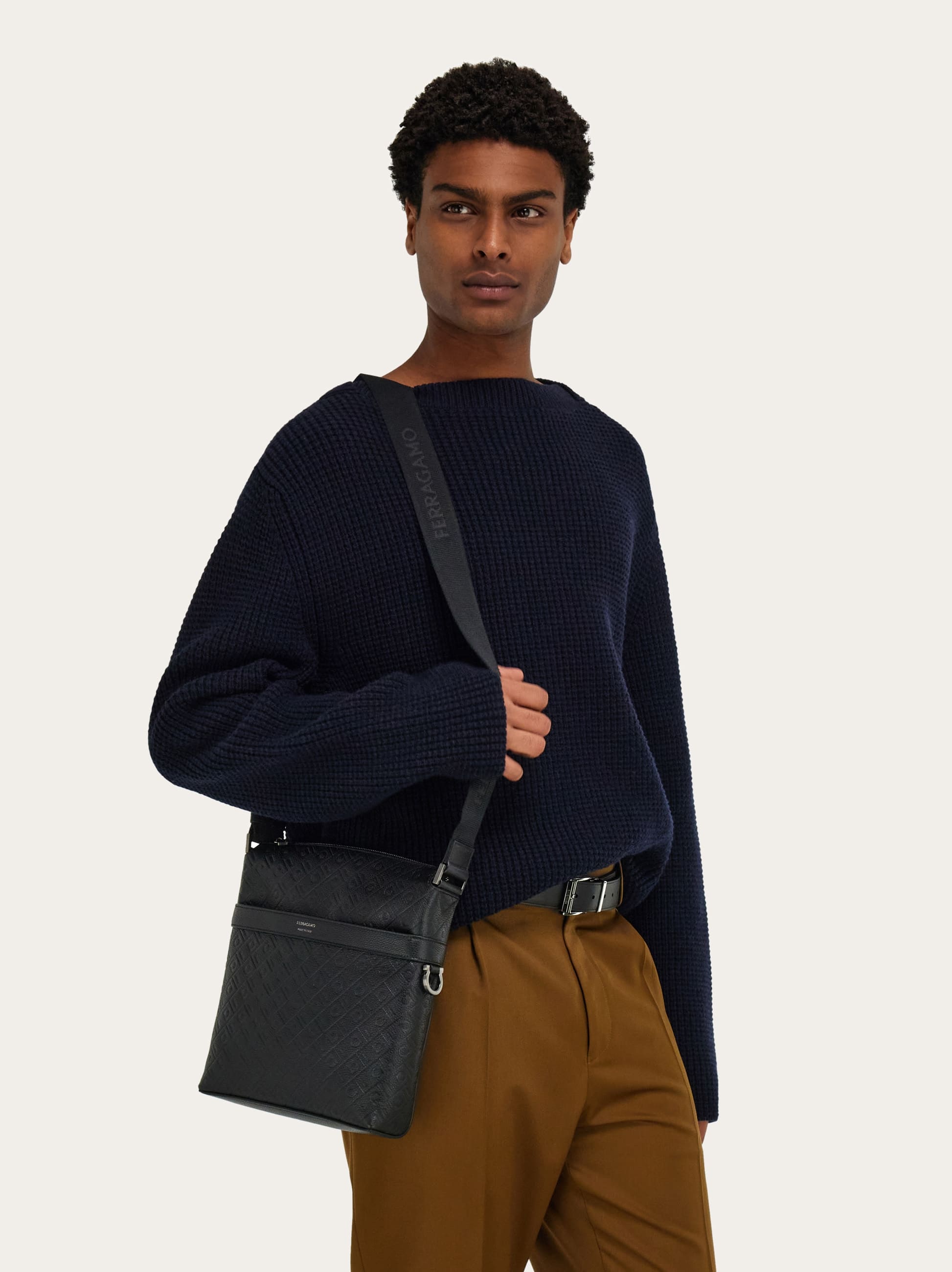  Ferragamo Herren Ferragamo Monogram Messenger-tasche Schwarz 
