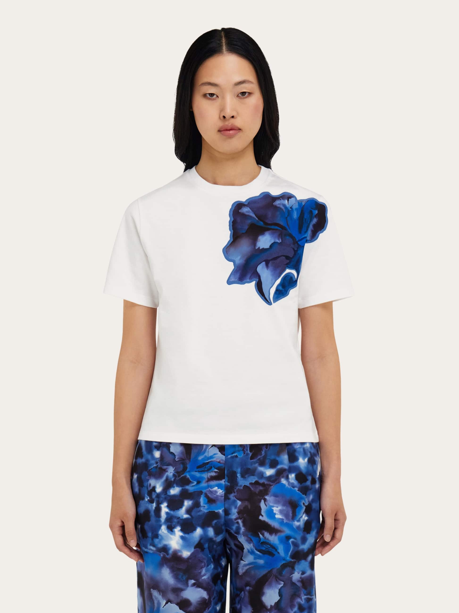  Ferragamo Damen T-shirt Mit Nelke-print Weiß 