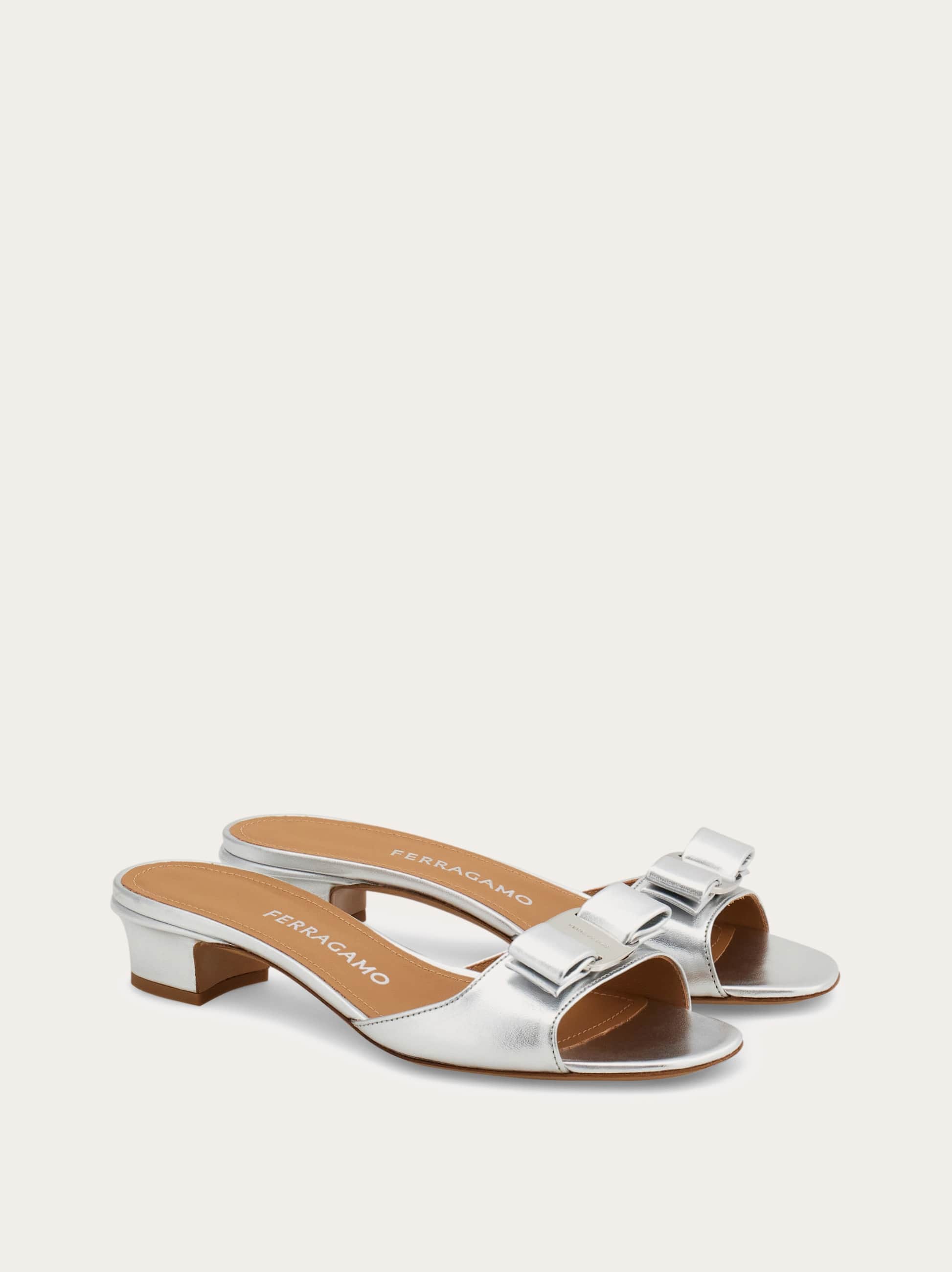  Ferragamo Damen Slide Mit Vara-schleife Silber Größe 35.5 