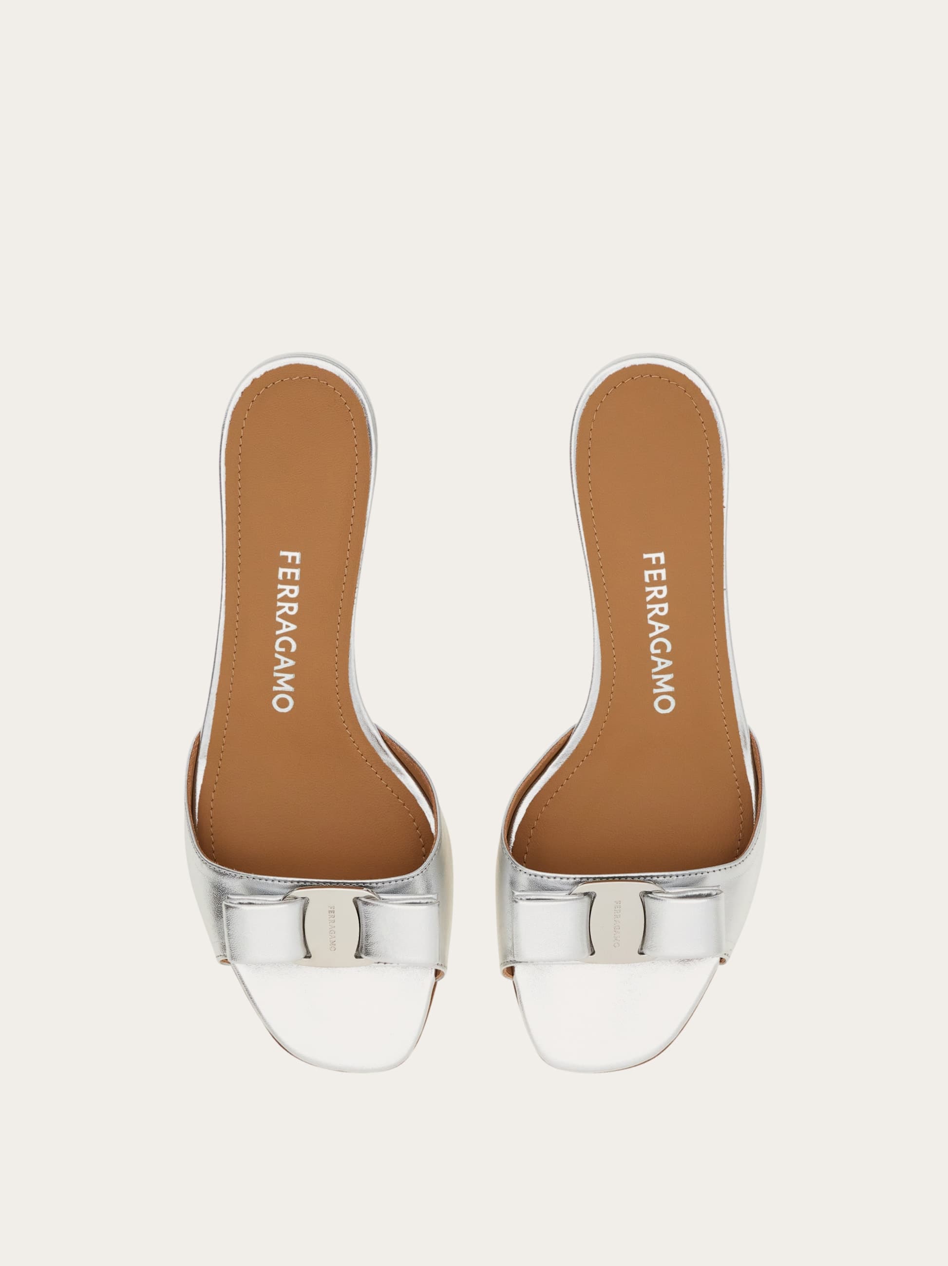  Ferragamo Damen Slide Mit Vara-schleife Silber Größe 35.5 