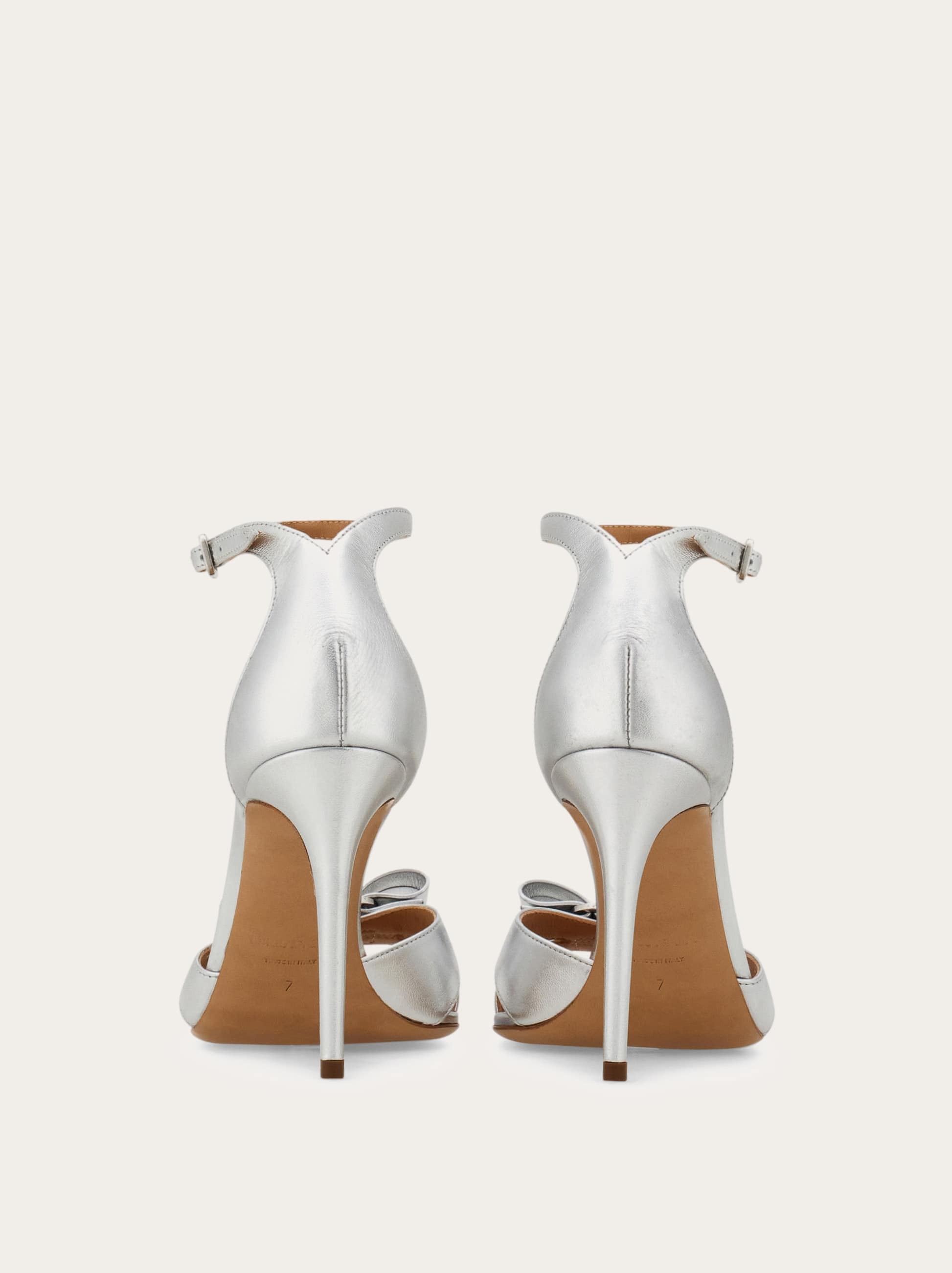 Ferragamo 95mm Roxy Metallic Leather Bow Sandals In Silver