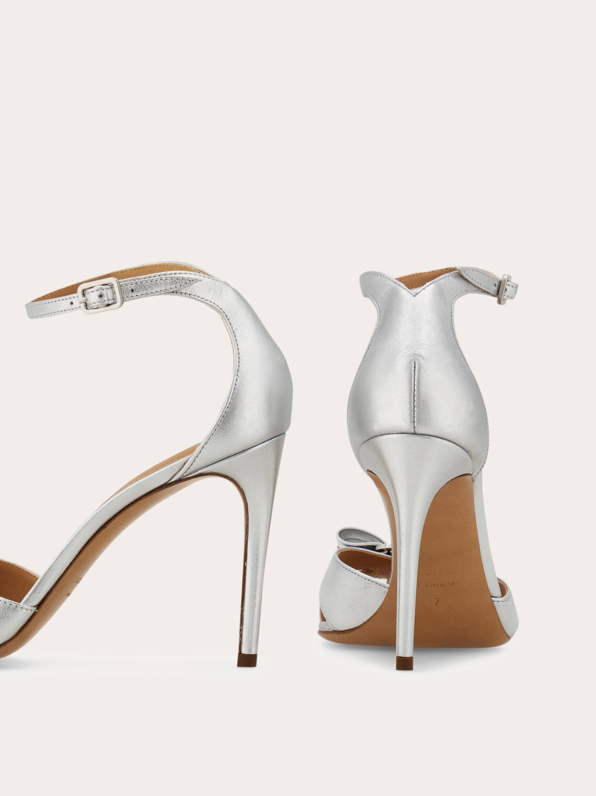 Ferragamo 95mm Roxy Metallic Leather Bow Sandals In Silver