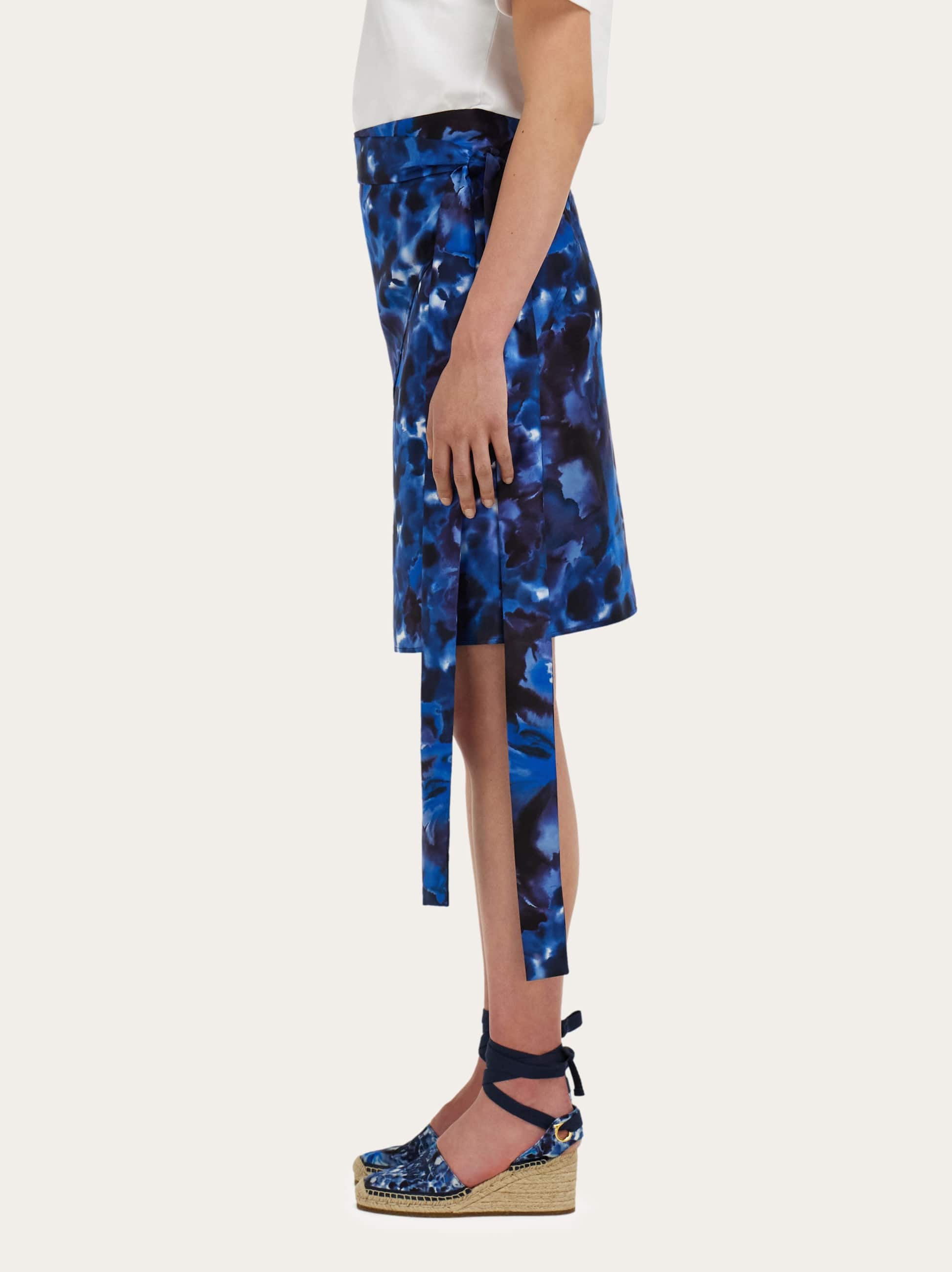  Ferragamo Damen Knielanger Rock Mit Nelke-print Blau 