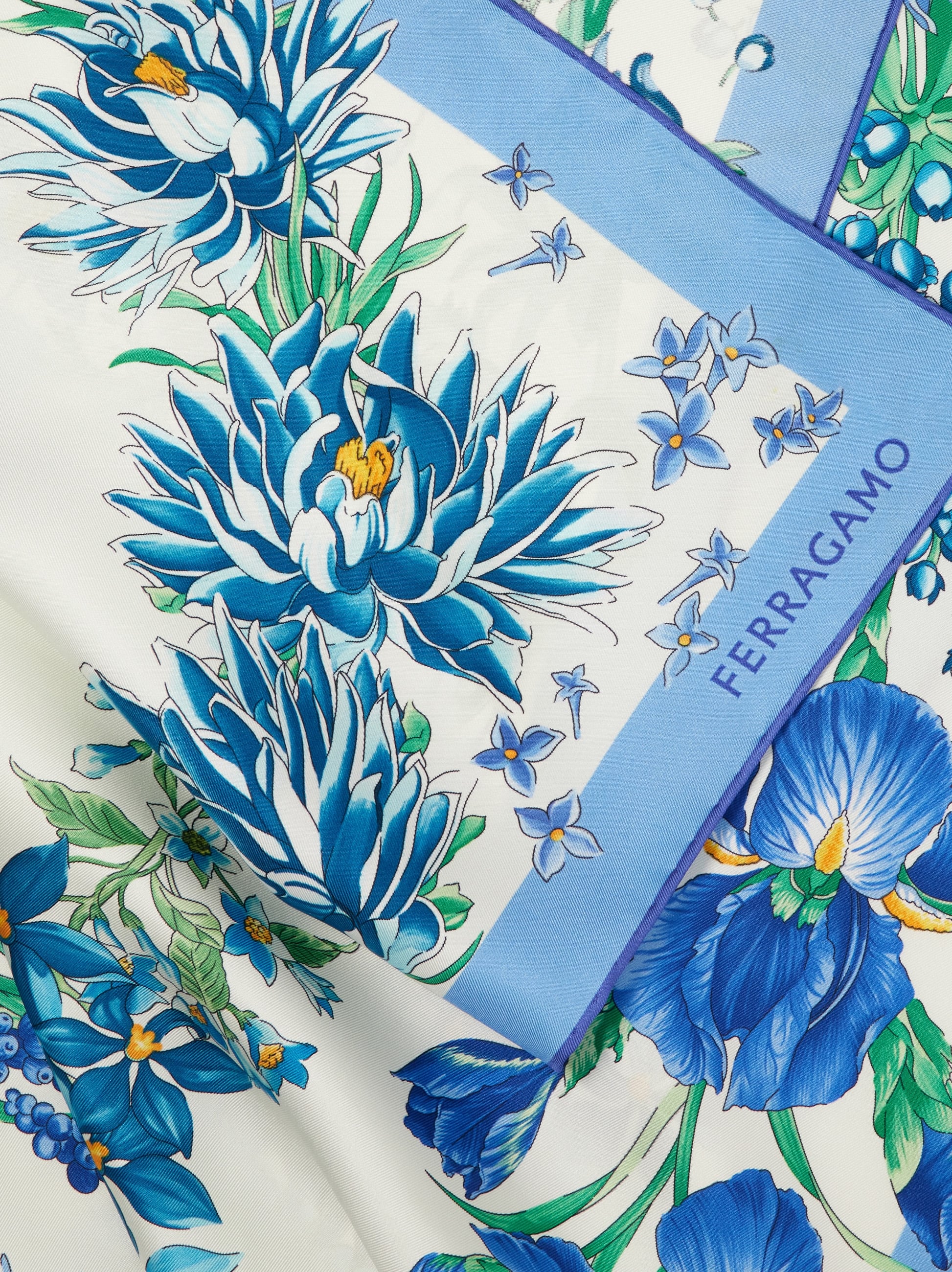  Ferragamo Damen Seidenhalstuch Mit Frühlingsprint Blau 