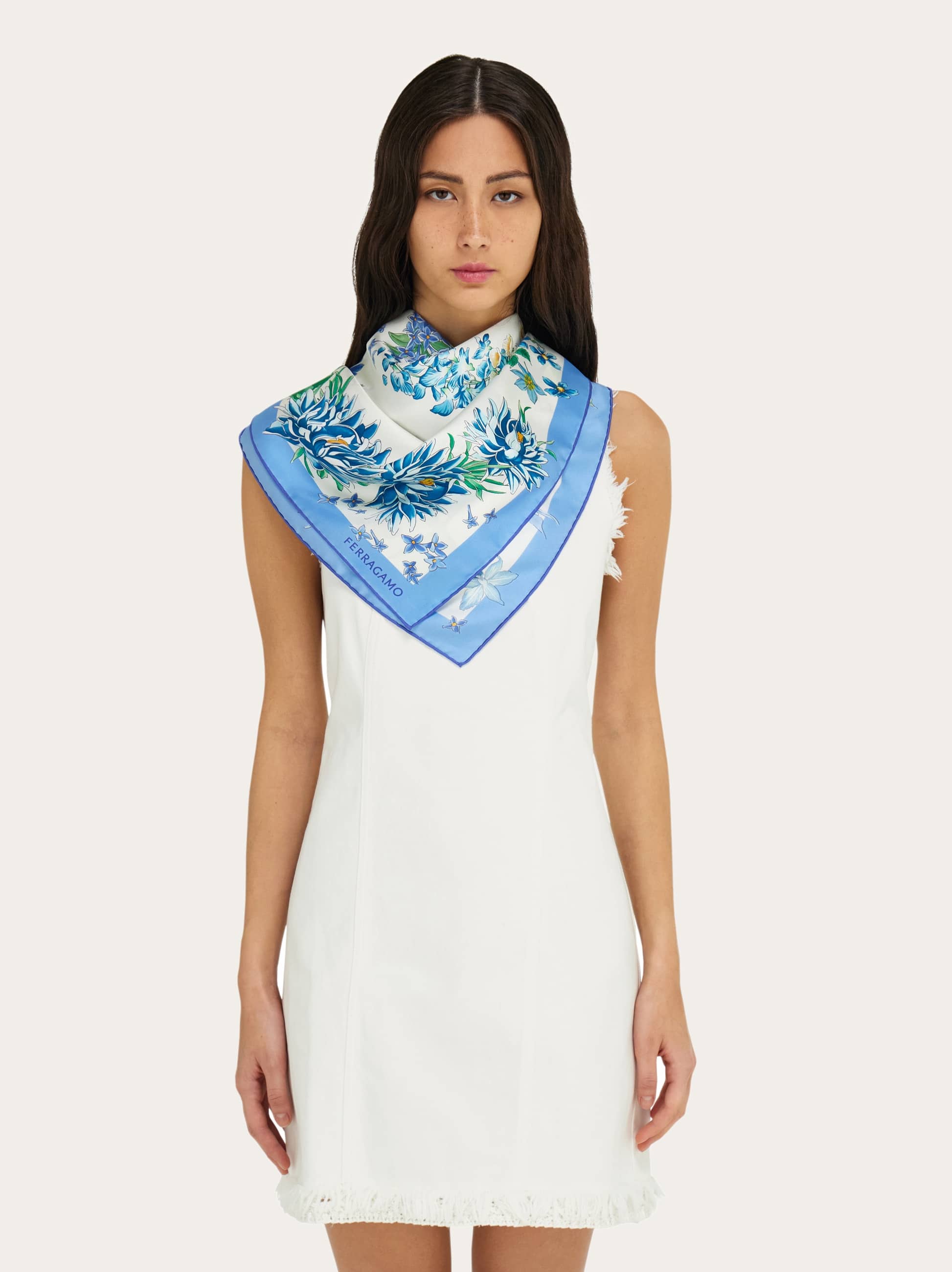  Ferragamo Damen Seidenhalstuch Mit Frühlingsprint Blau 