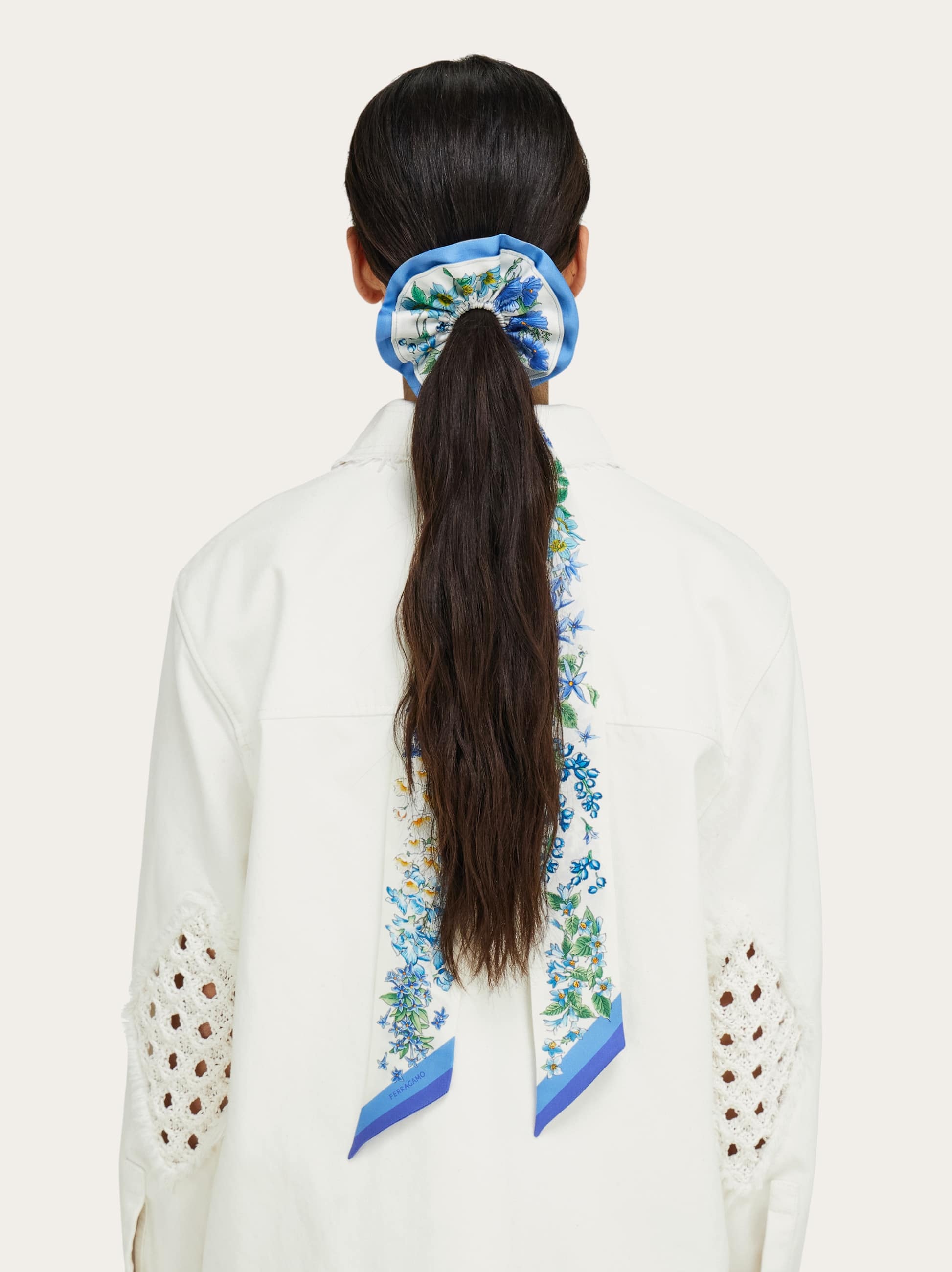  Ferragamo Damen Seiden-scrunchie Mit Mini-bandeau Und Frühlingsprint Blau 