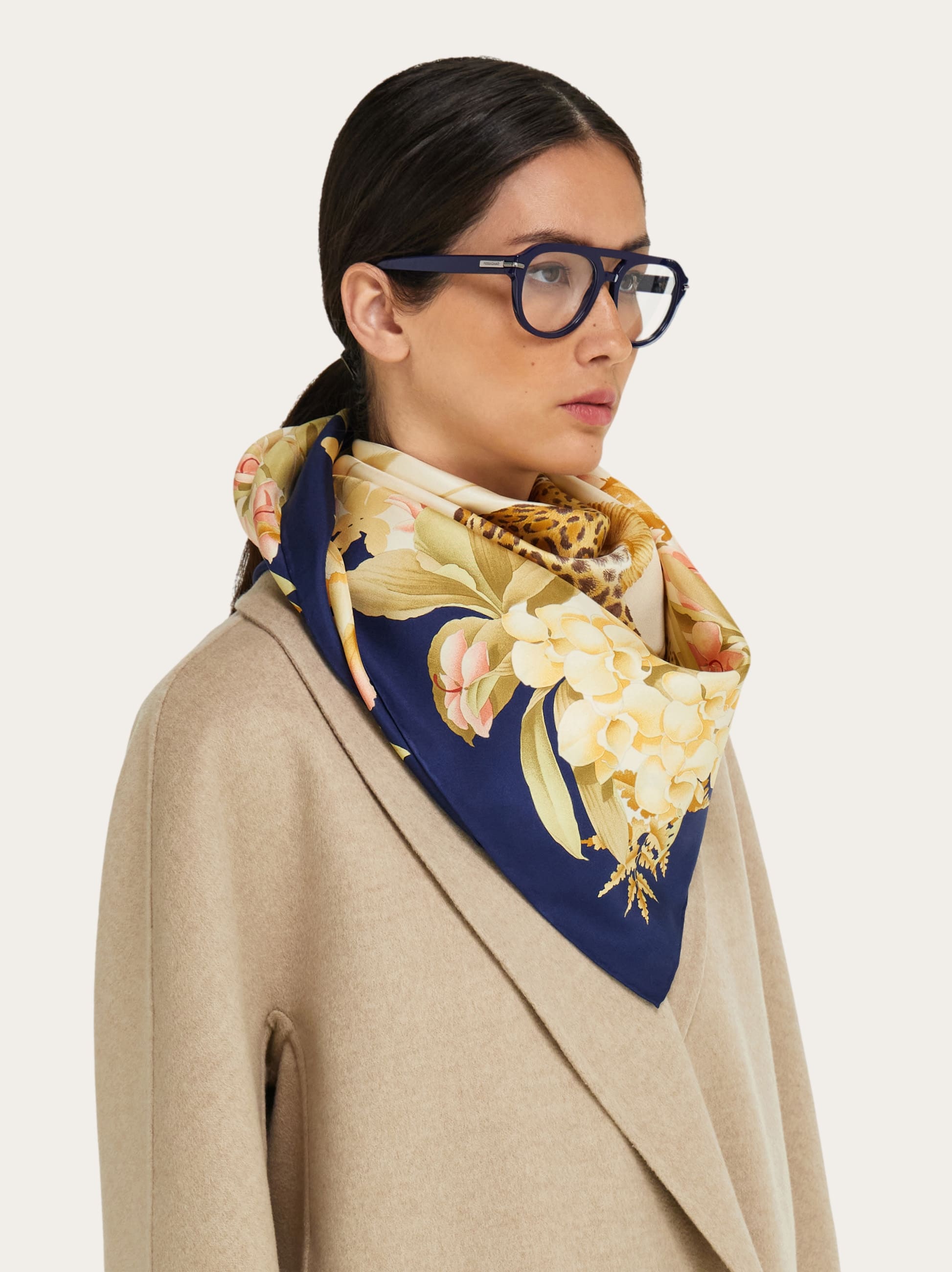  Ferragamo Damen Seidenhalstuch Mit Jungle-print Blau 