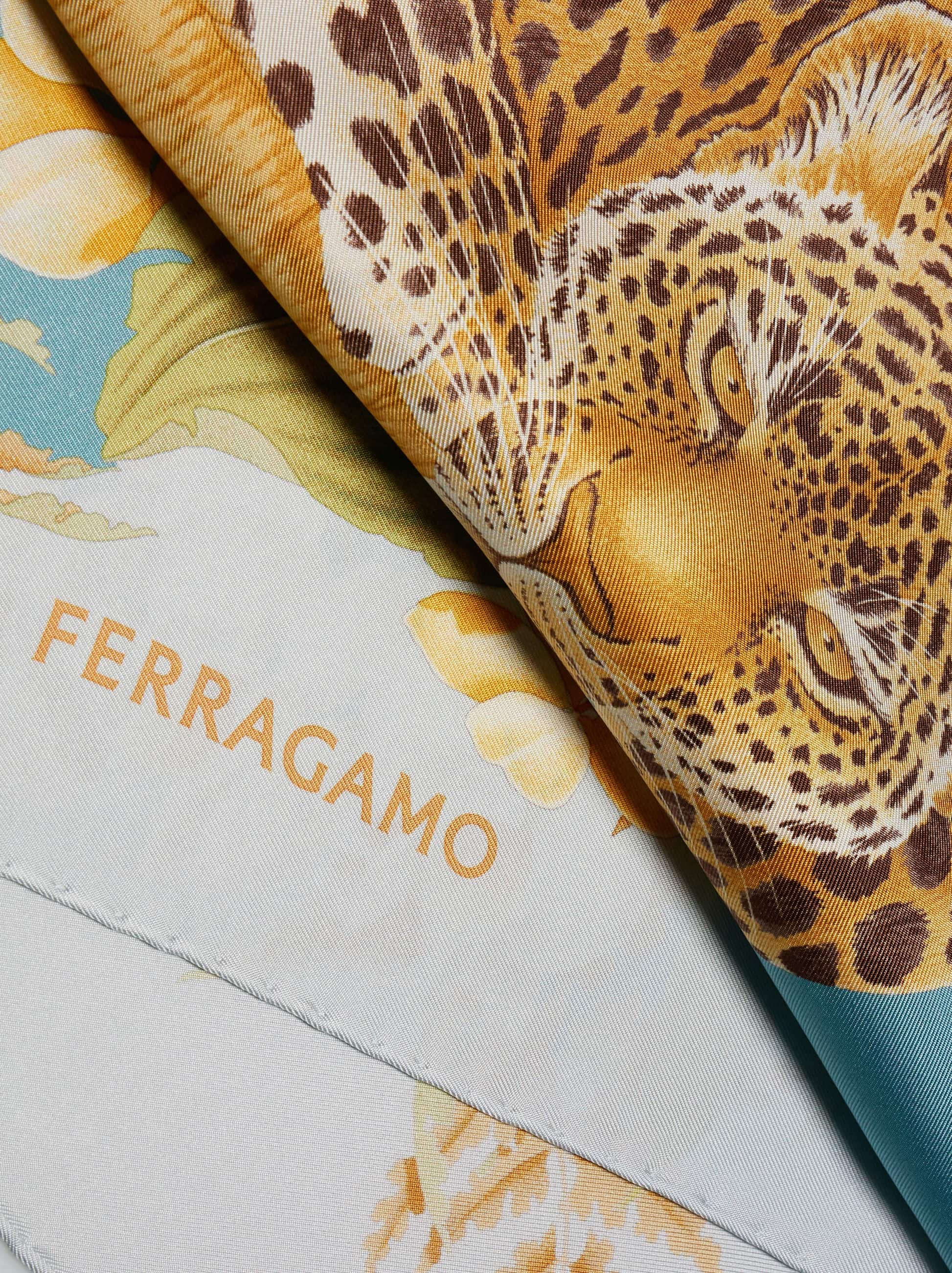  Ferragamo Damen Seidenhalstuch Mit Jungle-print Blau 