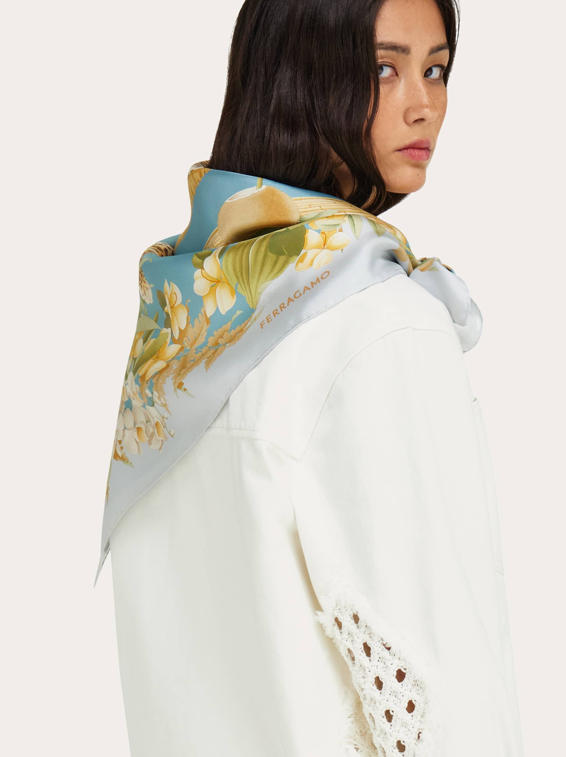  Ferragamo Damen Seidenhalstuch Mit Jungle-print Blau 