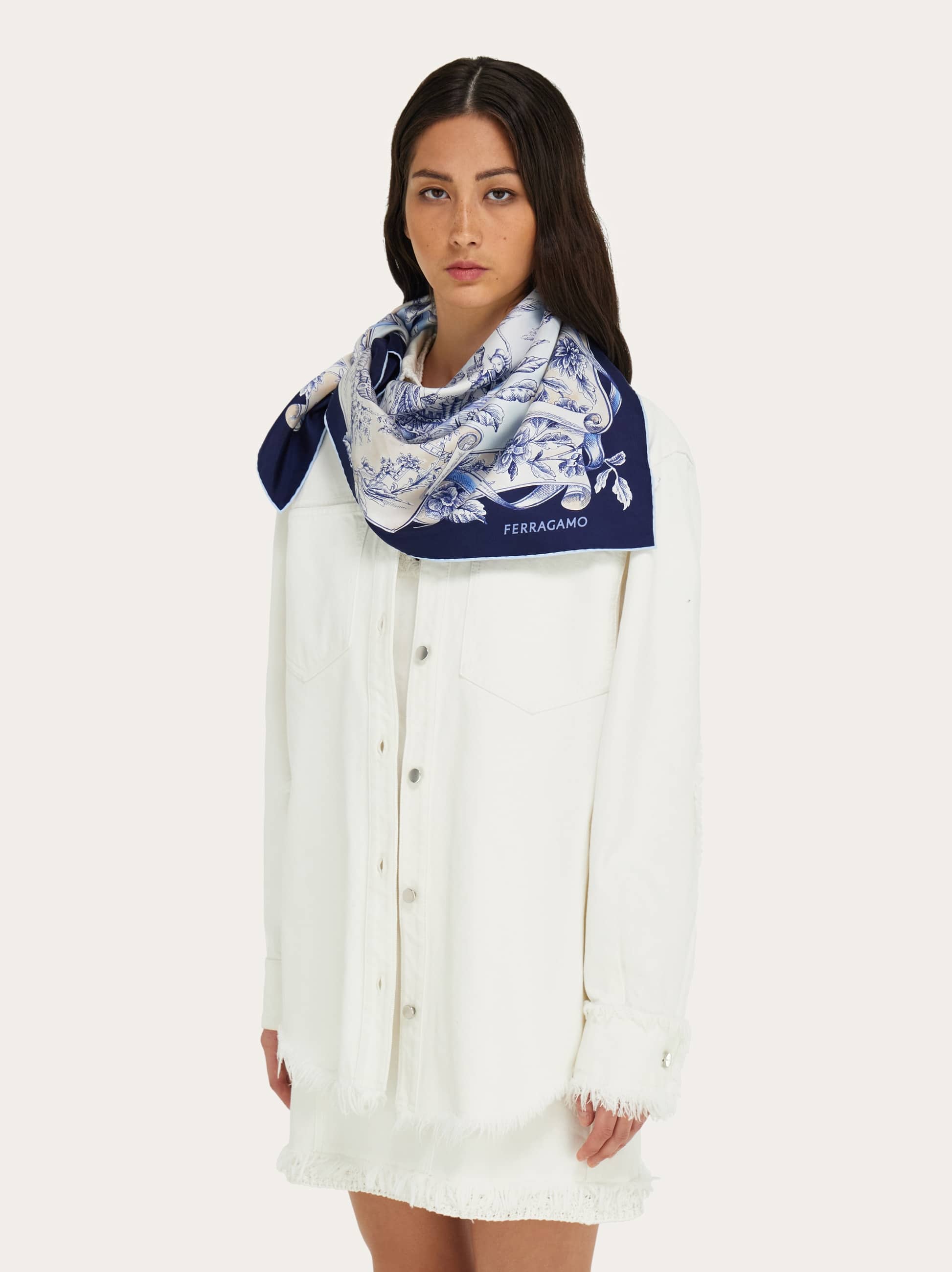  Ferragamo Damen Seidenhalstuch Mit Voyage-print Blau 
