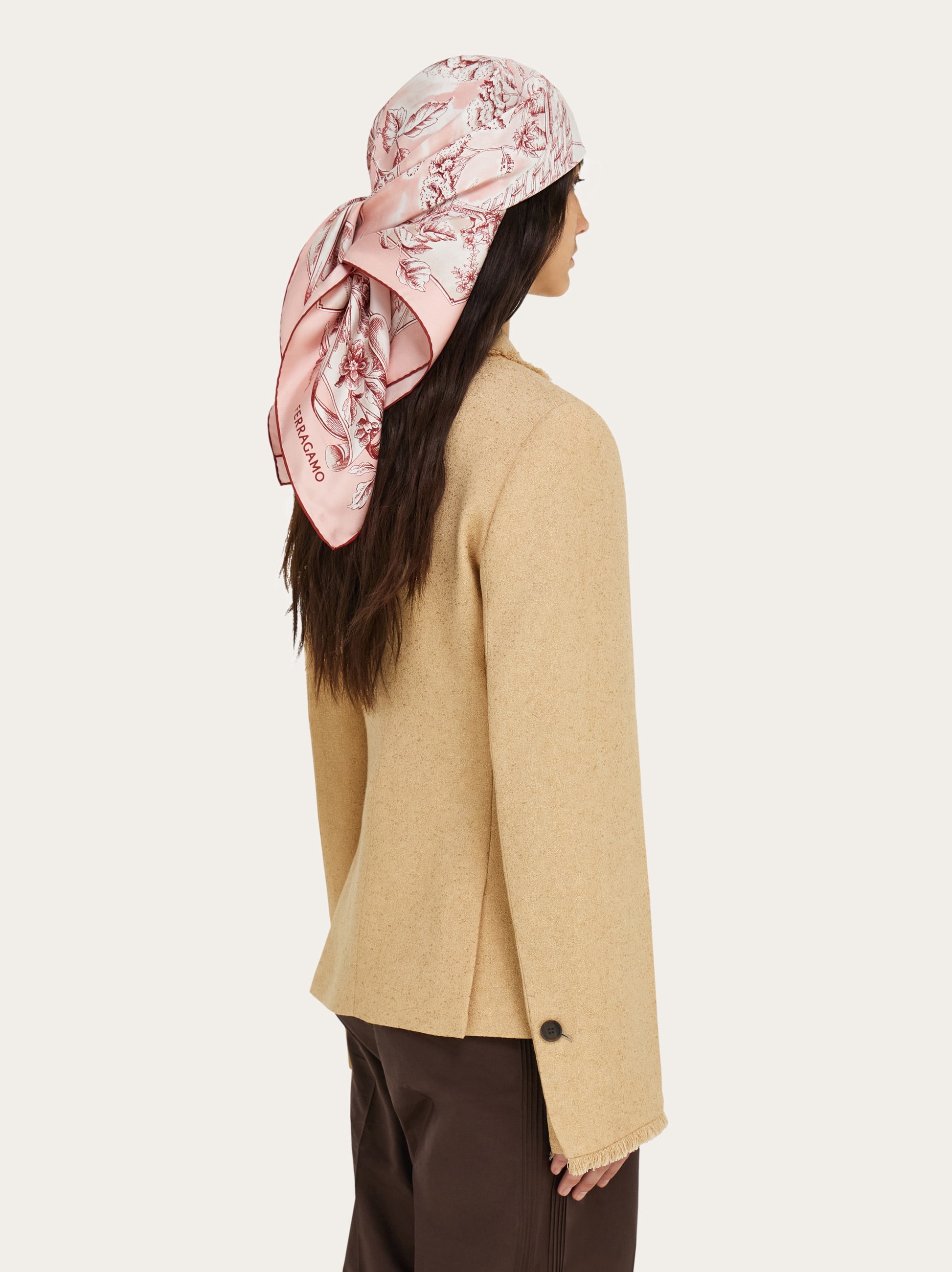  Ferragamo Damen Seidenhalstuch Mit Voyage-print Rosa 