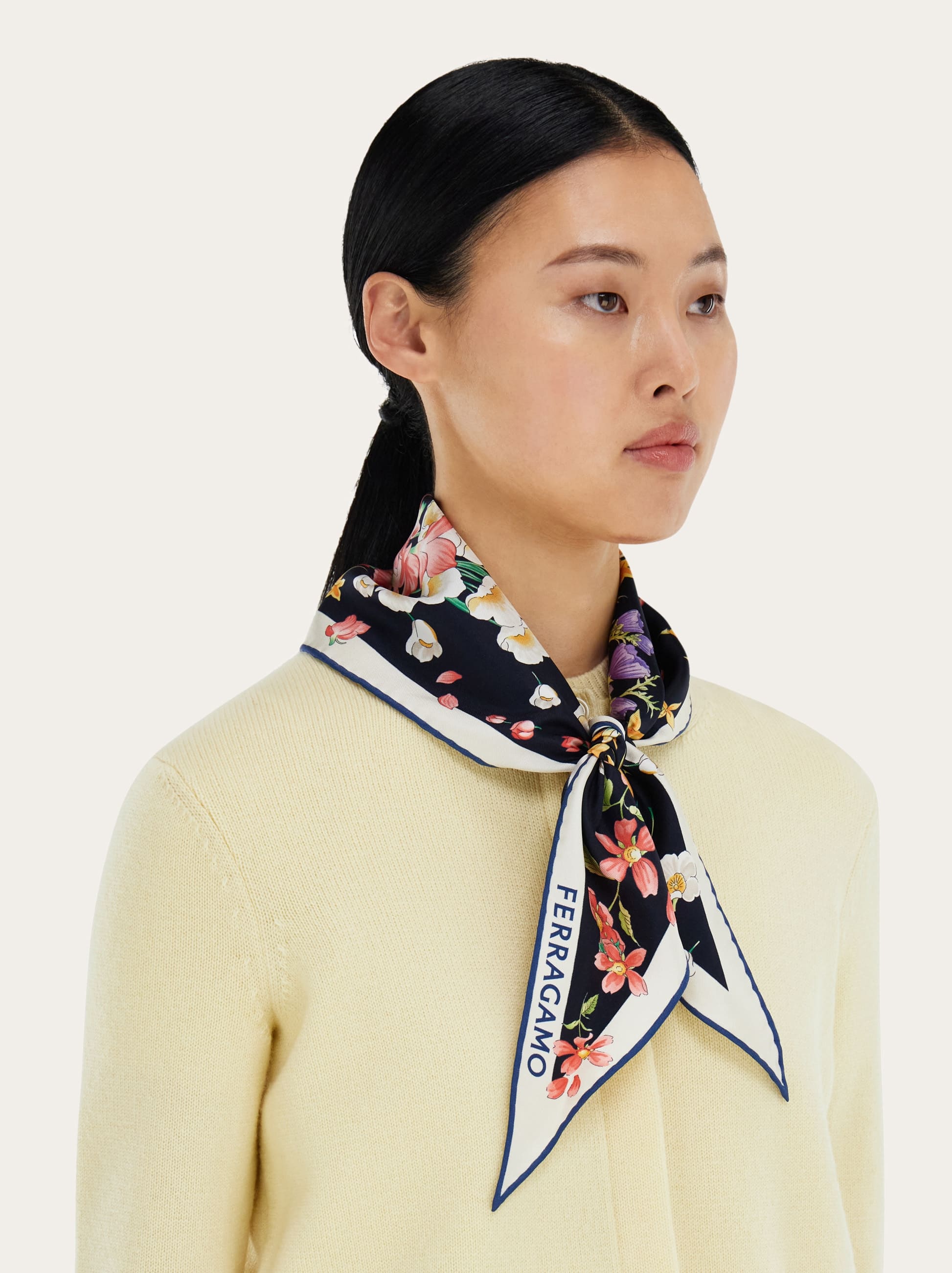  Ferragamo Women Spring Print Diamond Scarf Multicolor 