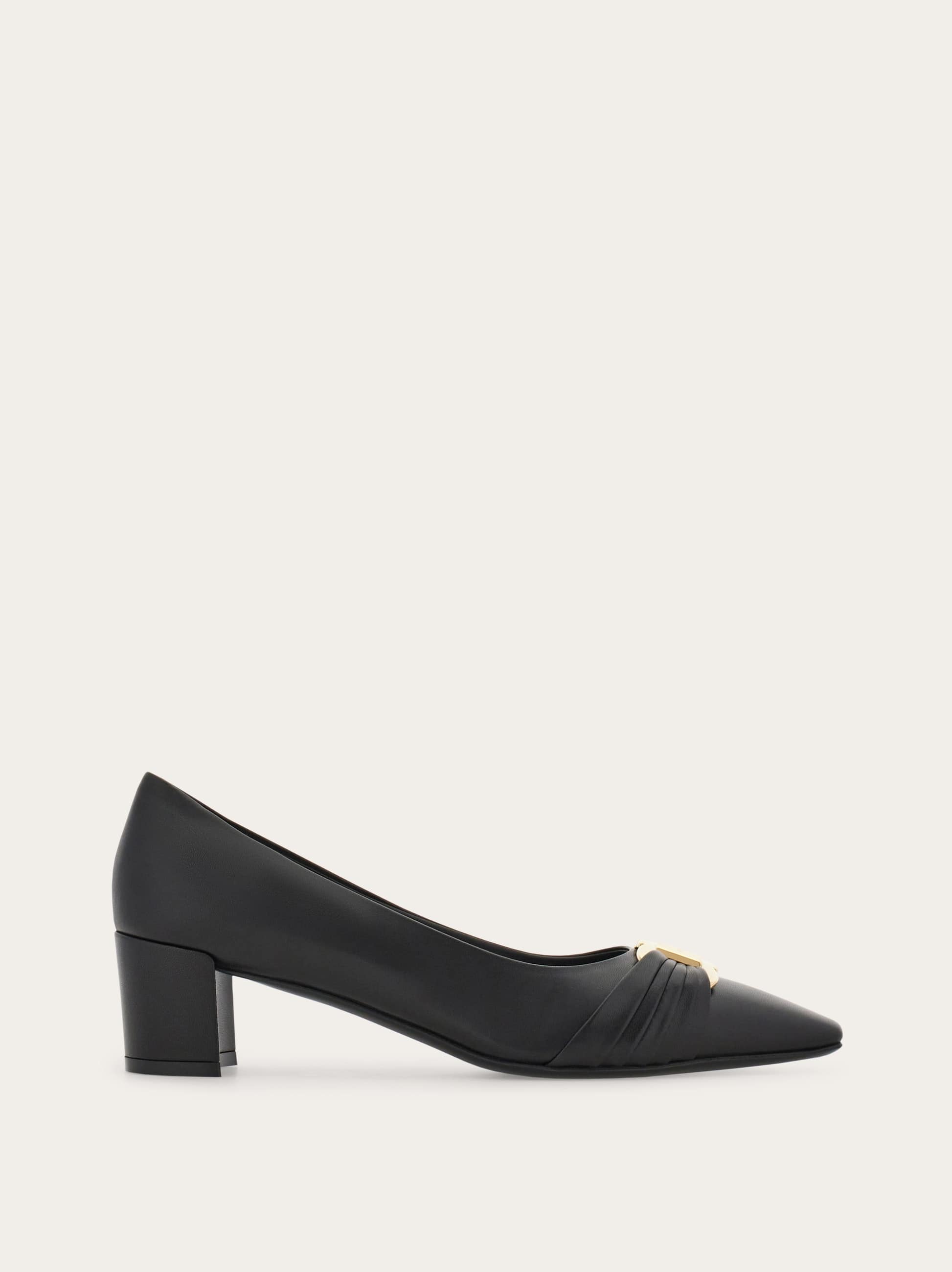 Ferragamo Donna Pump ornamento Gancini Nero Taglia 35