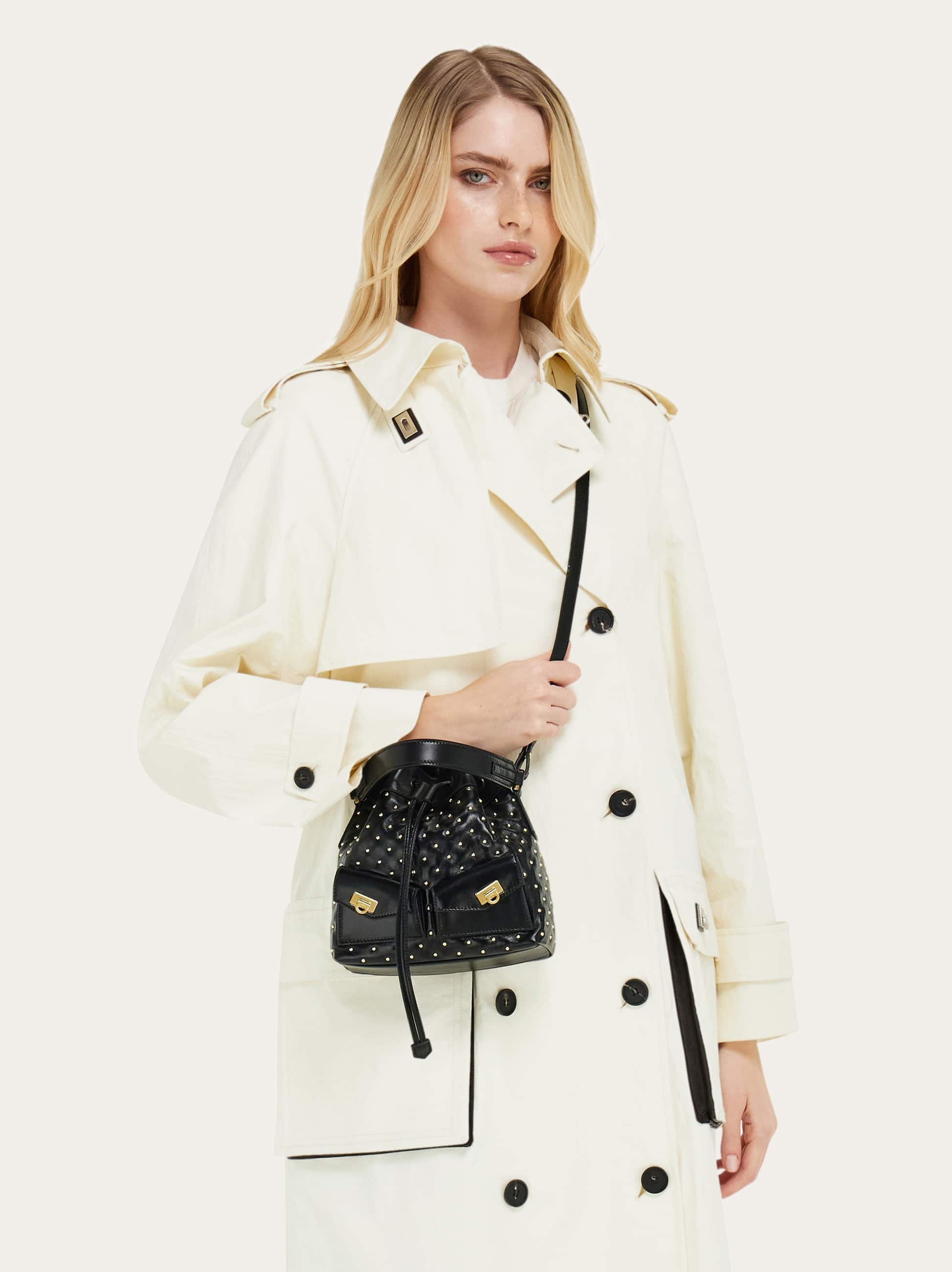 Ferragamo Sac Seau Multipocket Noir In Black