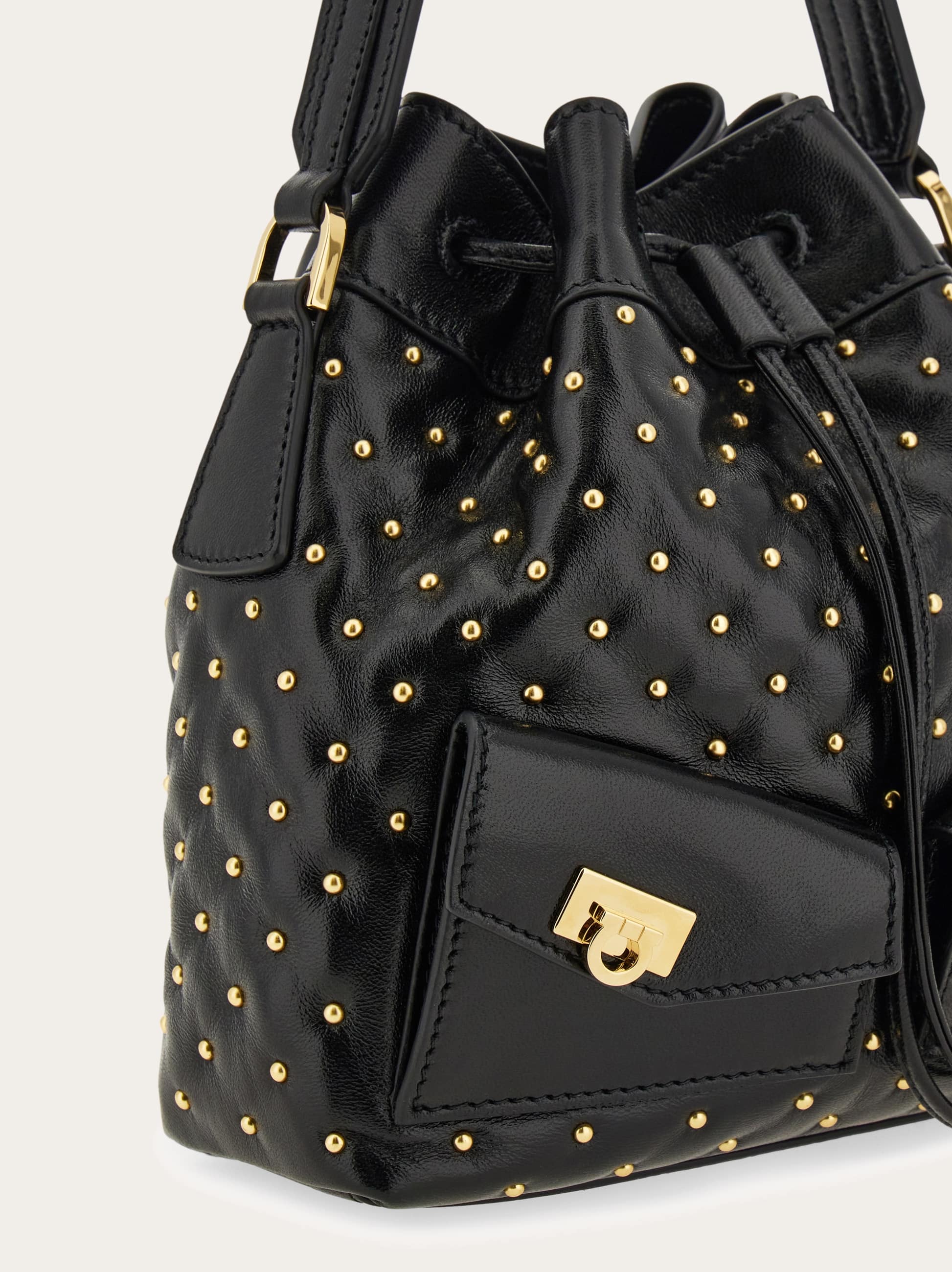 Ferragamo Sac Seau Multipocket Noir In Black