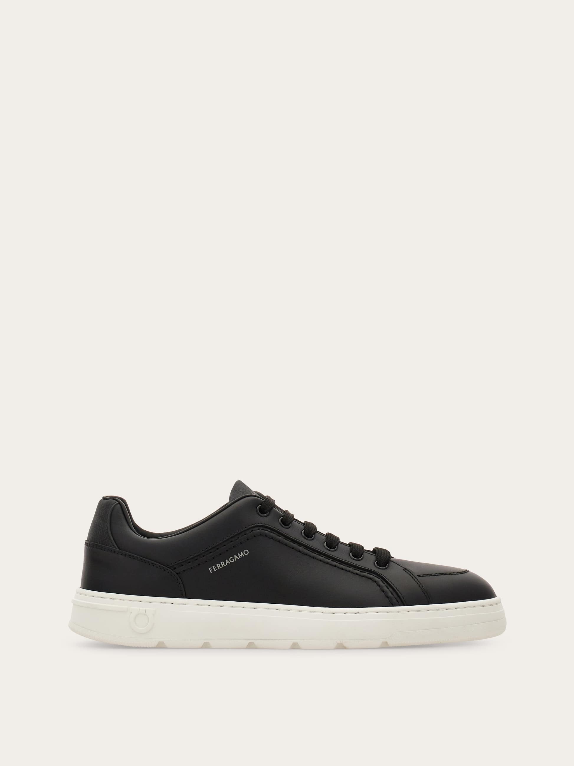 Ferragamo Men Ferragamo low top sneaker Black Size 7