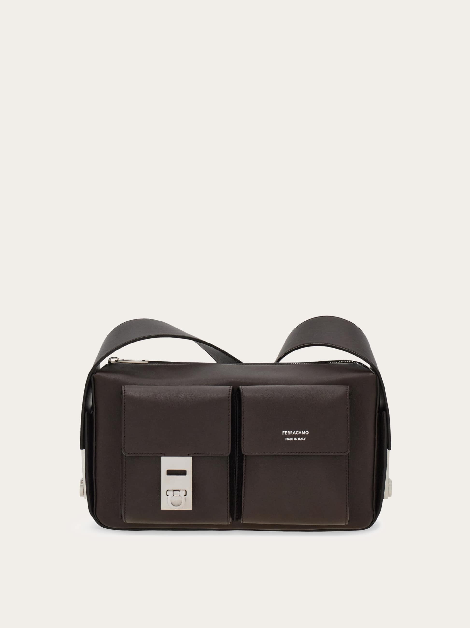 Ferragamo Uomo Borsa a tracolla utility con fibbia Hug (M) Marrone